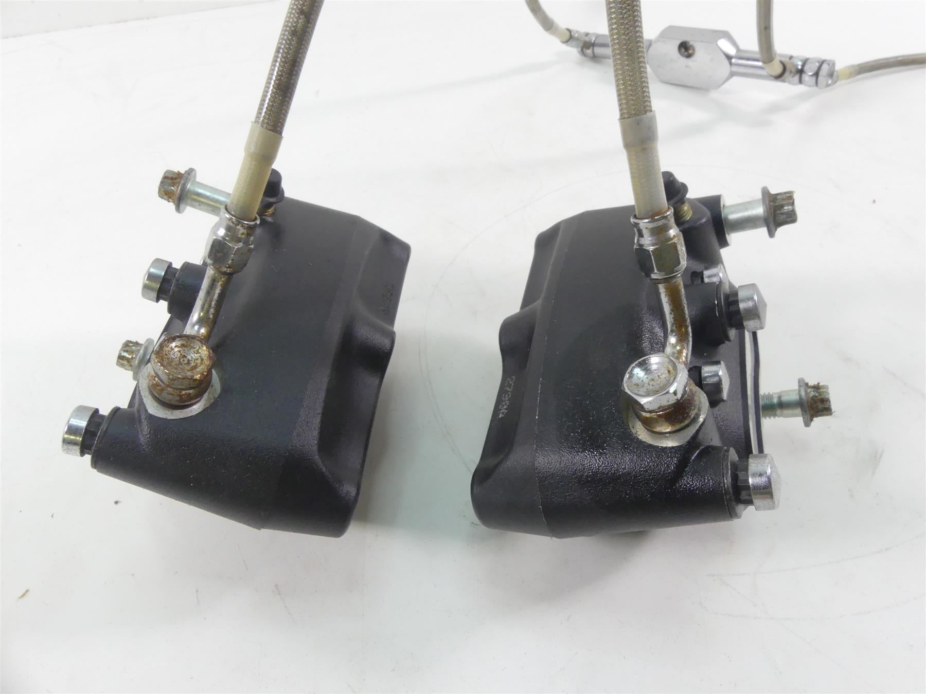 2001 Harley Touring FLHRCI Road King Front Brake Caliper Set 44023-00C 44046-00D {{ shop.shopifyCountryName }} - Mototech271