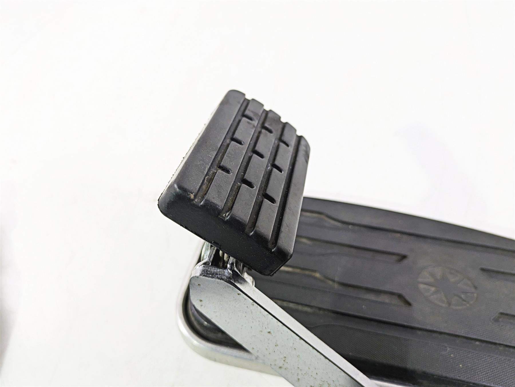 2004 Yamaha XVZ1300 Royal Star Right Floorboard & Brake Pedal Set 4XY-27420-10 {{ shop.shopifyCountryName }} - Mototech271