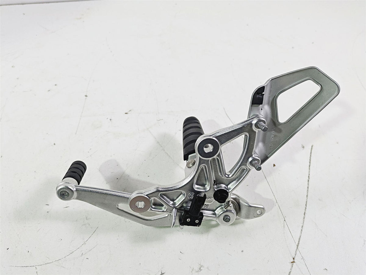 2015 BMW R nineT K21 Right Rider Driver Footpeg & Brake Pedal 46717671078 {{ shop.shopifyCountryName }} - Mototech271