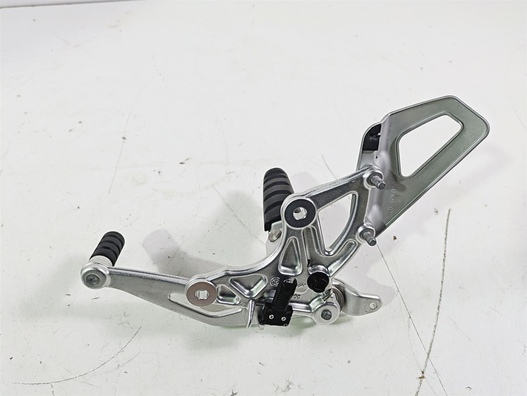 2015 BMW R nineT K21 Right Rider Driver Footpeg & Brake Pedal 46717671078 {{ shop.shopifyCountryName }} - Mototech271