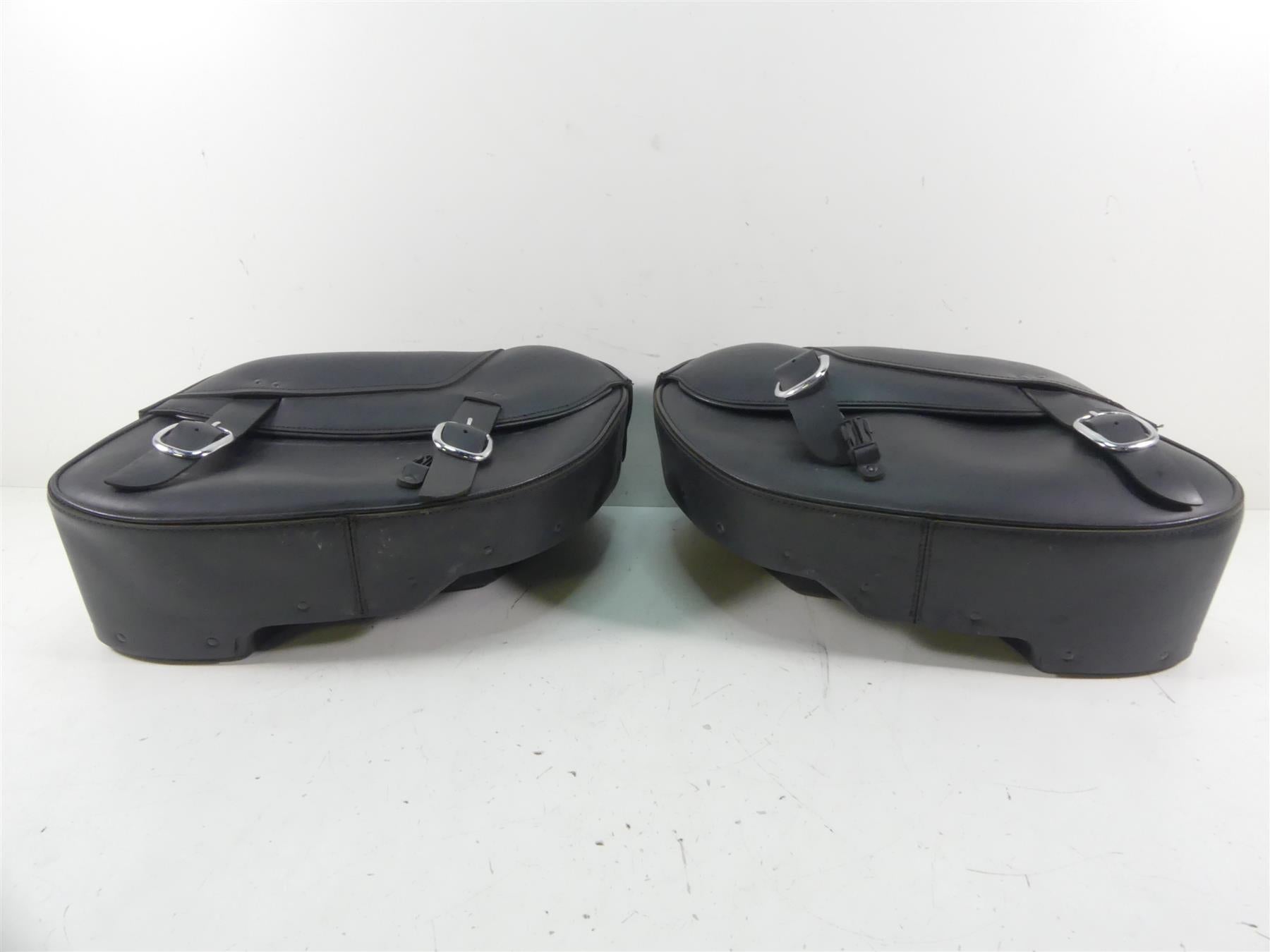 2014 Harley FXDL Dyna Low Rider Oem Leather Saddle Bag & Blinker Set 90369-06 {{ shop.shopifyCountryName }} - Mototech271