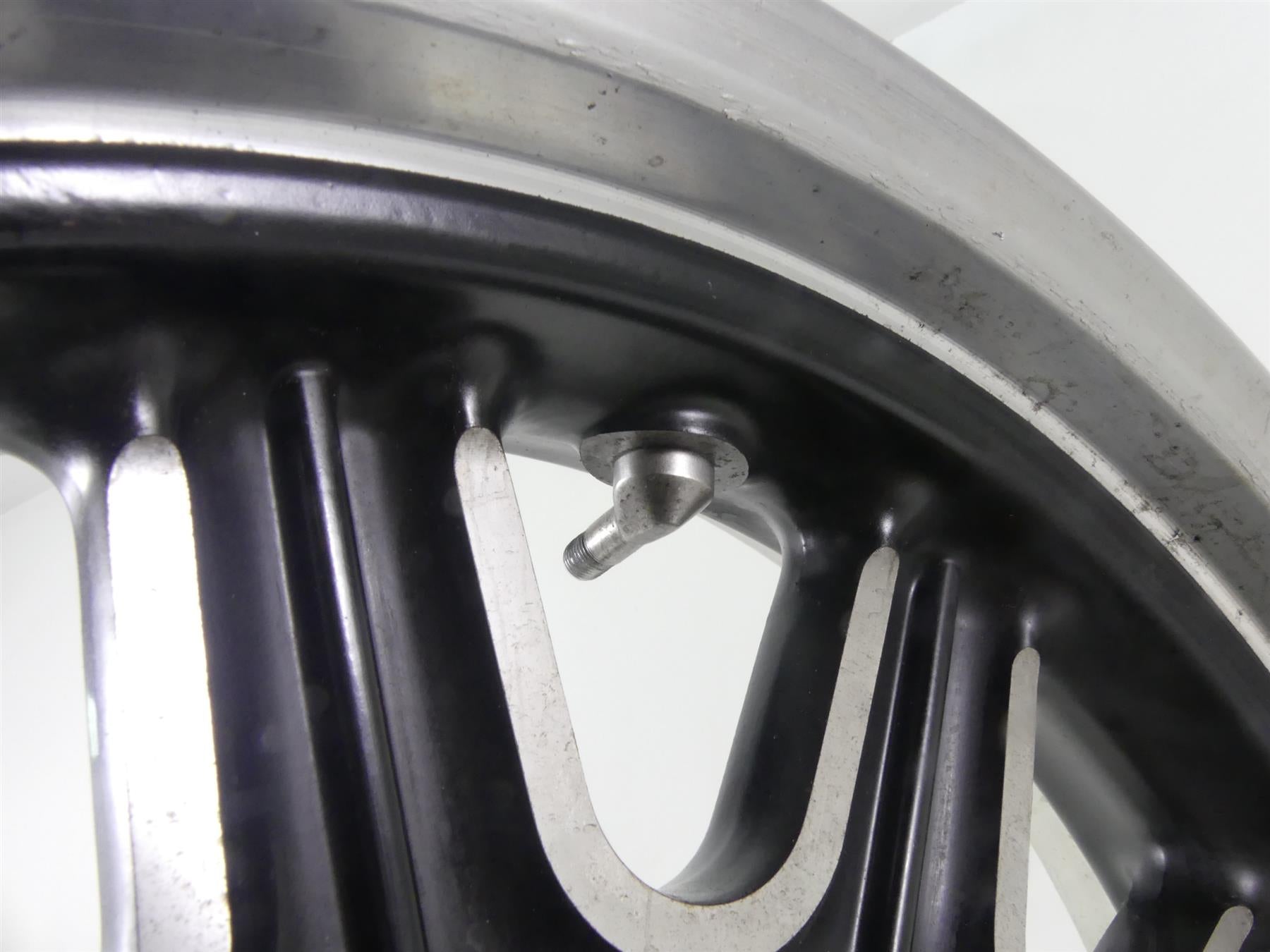 2020 Indian Roadmaster Straight 16x3.5 Front Wheel Rim 1522505 {{ shop.shopifyCountryName }} - Mototech271