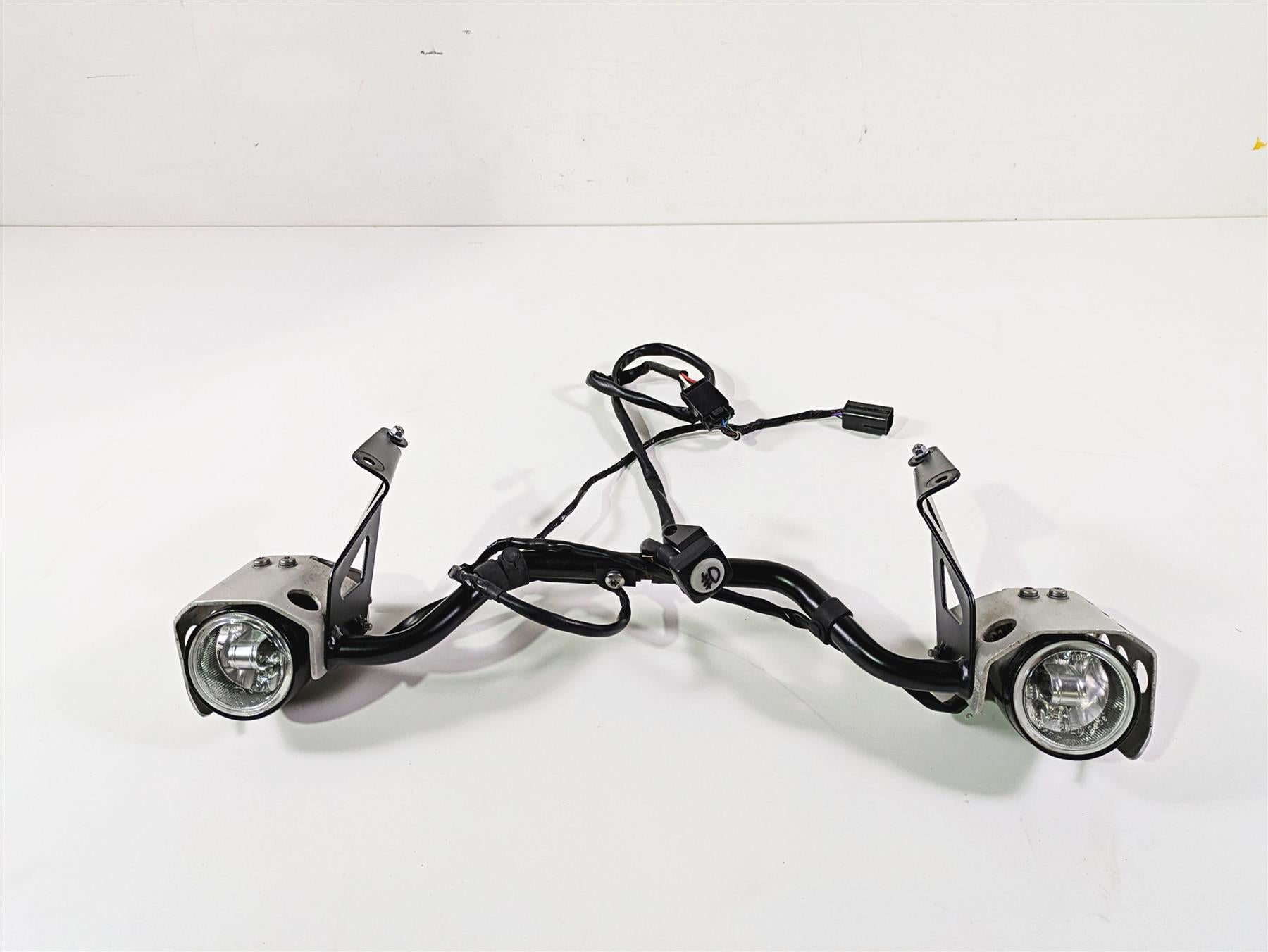 2015 Triumph Tiger Explorer XC Fog Lights & Mounting Rail Set T2701552 T2701553 {{ shop.shopifyCountryName }} - Mototech271