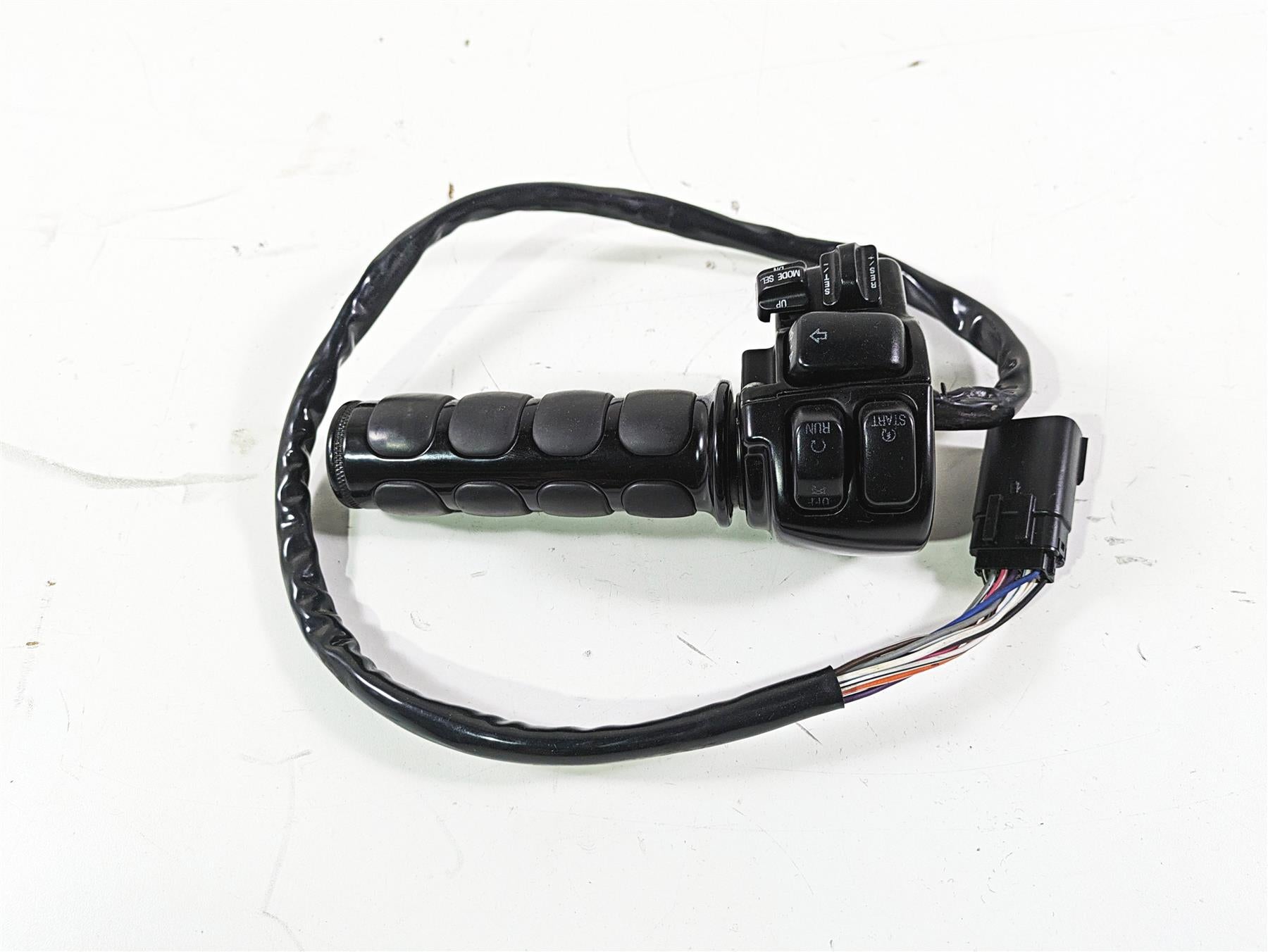 2008 Harley Touring FLHTCU E-Glide 105TH Right Control Switch Cruise 71684-06A {{ shop.shopifyCountryName }} - Mototech271