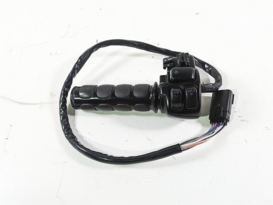 2008 Harley Touring FLHTCU E-Glide 105TH Right Control Switch Cruise 71684-06A {{ shop.shopifyCountryName }} - Mototech271