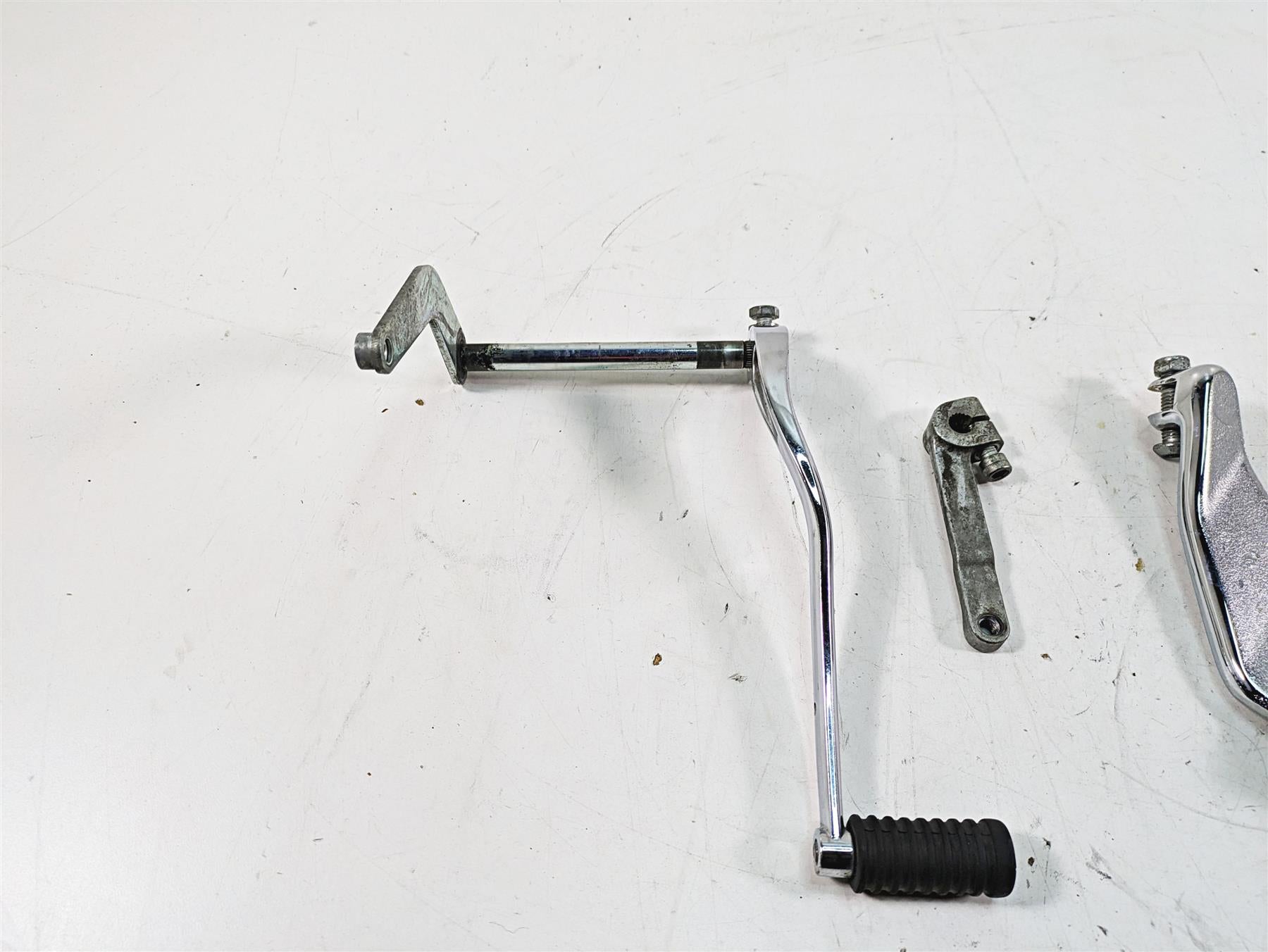 2015 Harley FXDL Dyna Low Rider Left Rider Mid Foot Peg Mount & Shifter 50500279 {{ shop.shopifyCountryName }} - Mototech271