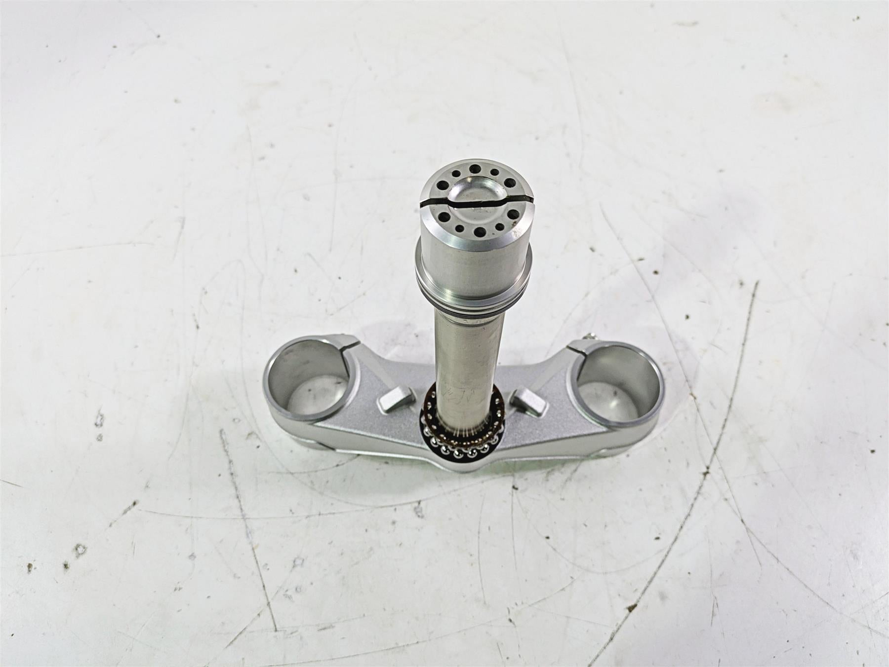2022 MV Agusta F3 800 Rosso Lower Triple Tree Steering Clamp 8000B5700 {{ shop.shopifyCountryName }} - Mototech271