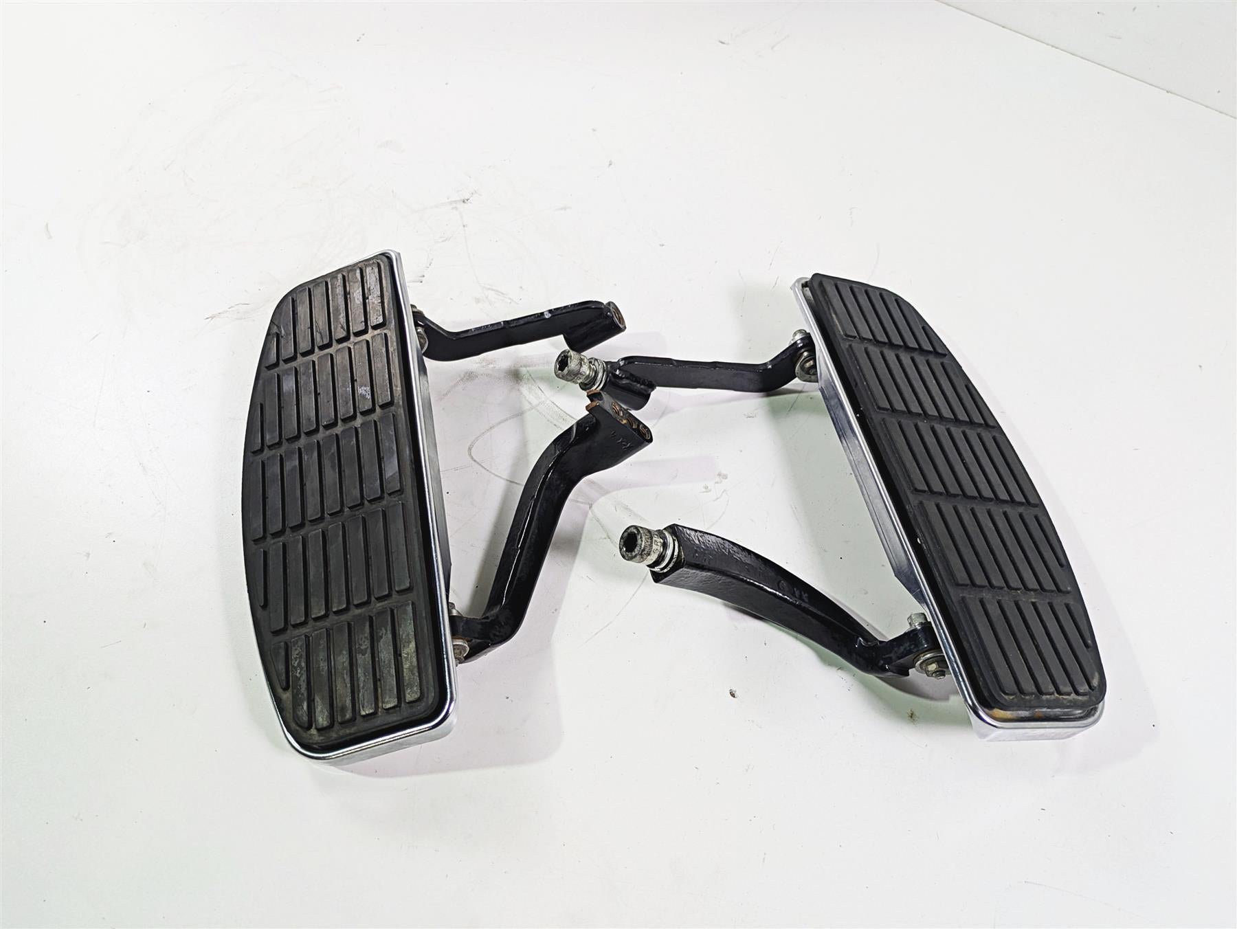 1999 Harley Touring FLHTCUI E-Glide Front Rider Floor Board Set 50621-79A {{ shop.shopifyCountryName }} - Mototech271
