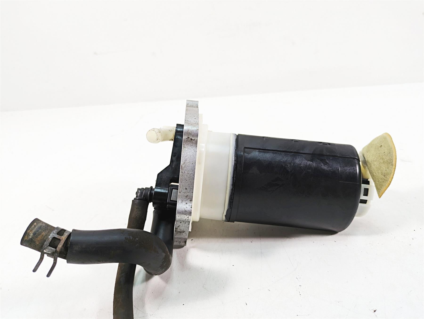 2009 Yamaha XV1900 Raider Fuel Gas Petrol Pump & Sender D7-13907-00-00 {{ shop.shopifyCountryName }} - Mototech271