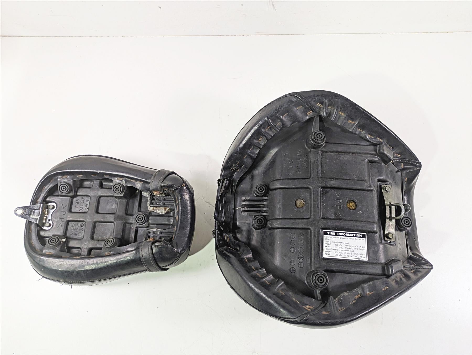 1999 Yamaha XV1600 Road Star Front Rear Seat Set 4WM-24710-00 4WM-24750-00 {{ shop.shopifyCountryName }} - Mototech271