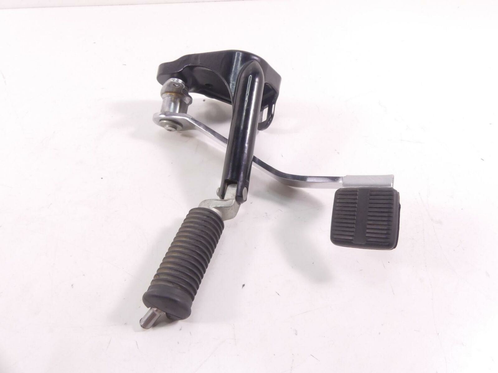 2009 Harley FXCW Softail Rocker Right Footpeg Foot Peg & Brake Pedal Set 5060002 {{ shop.shopifyCountryName }} - Mototech271