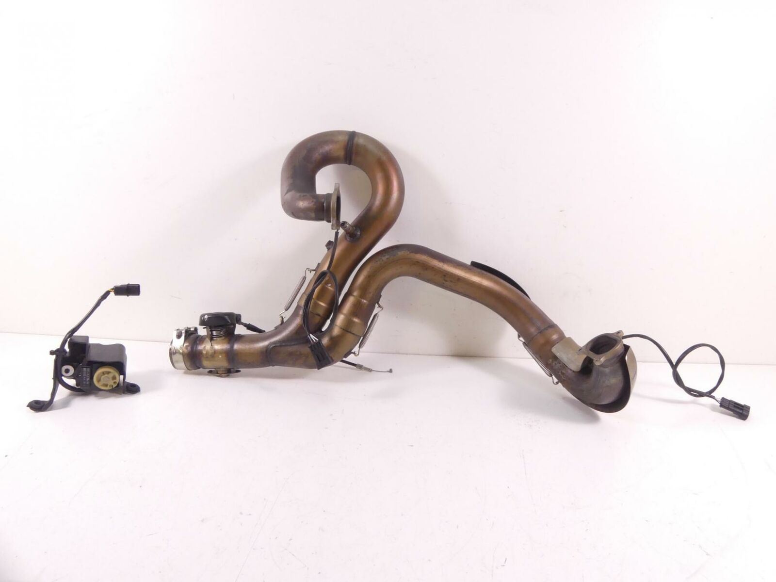 2015 Ducati Diavel Carbon Exhaust Header Manifold Pipe & Servo Set 57211562B {{ shop.shopifyCountryName }} - Mototech271