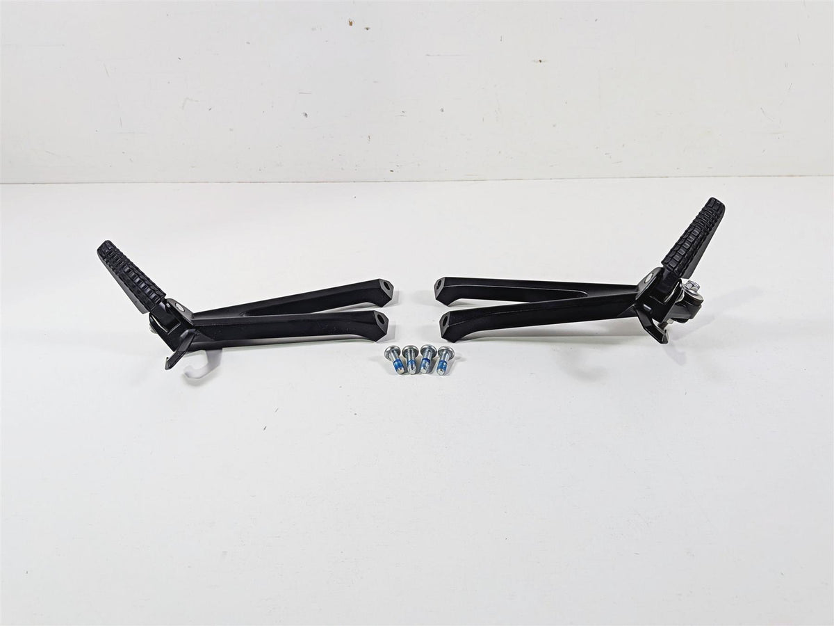 2024 Suzuki GSXR600 Passenger Footpeg Foot Peg Rest Set 43600-14J30 43700-14J30 {{ shop.shopifyCountryName }} - Mototech271