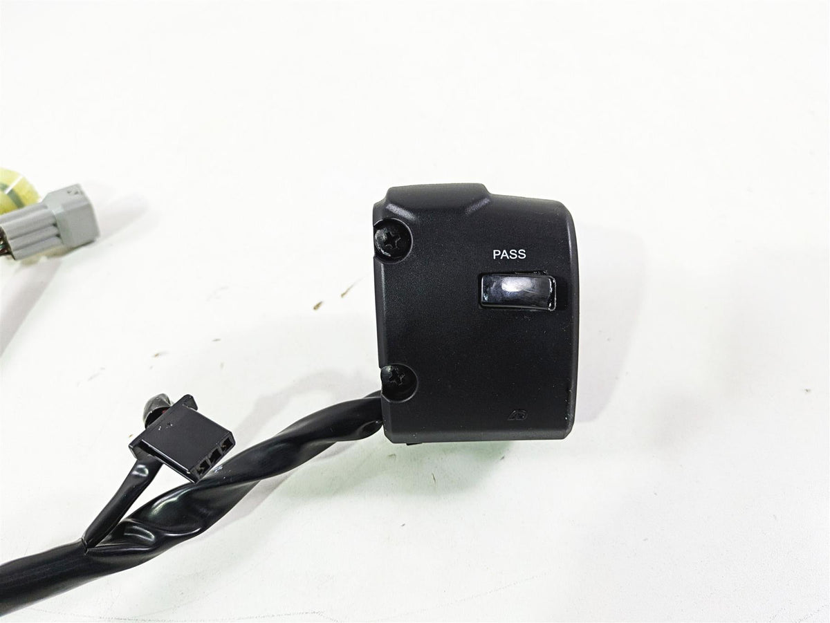 2021 Kawasaki Z900 ZR900 Left Hand Control Switch - Read 46091-0492 {{ shop.shopifyCountryName }} - Mototech271