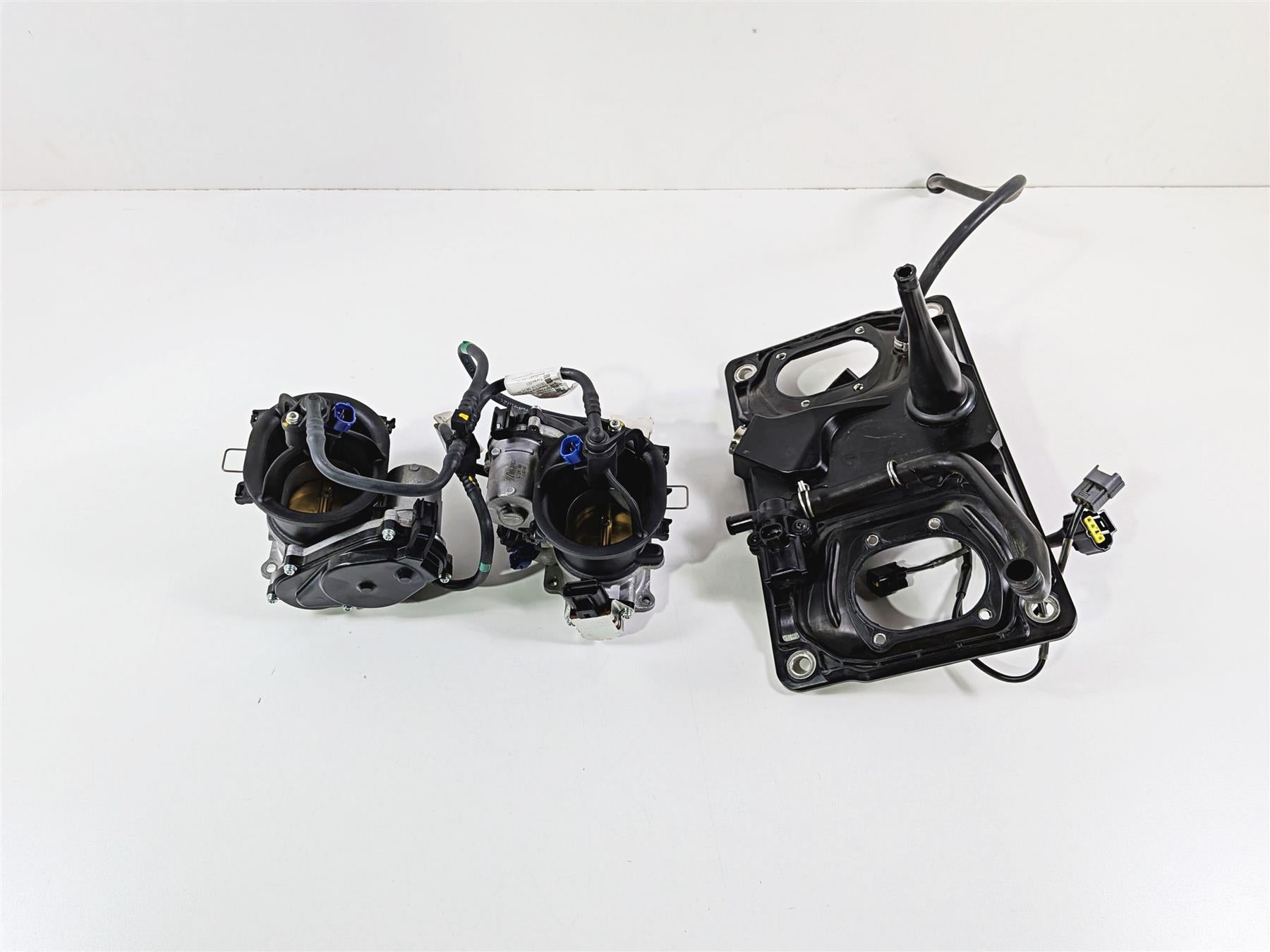 2019 Ducati 959 Panigale Mikuni Throttle Bodies + Wiring & Housing 28240921A {{ shop.shopifyCountryName }} - Mototech271