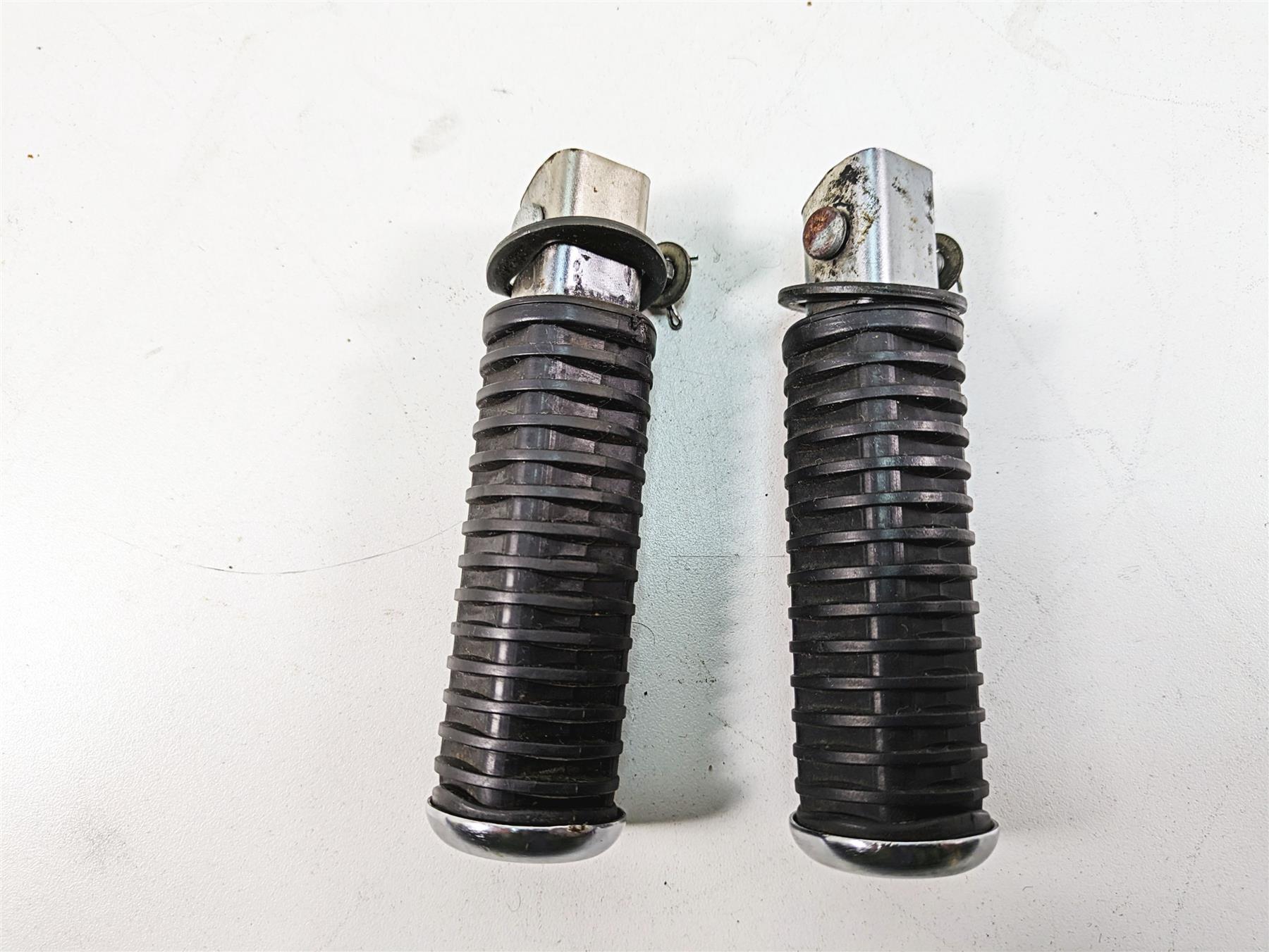 2006 Honda V-Twin VTX1300 R Rear Passenger Pillion Foot Peg Set 50715-MN0-000 {{ shop.shopifyCountryName }} - Mototech271