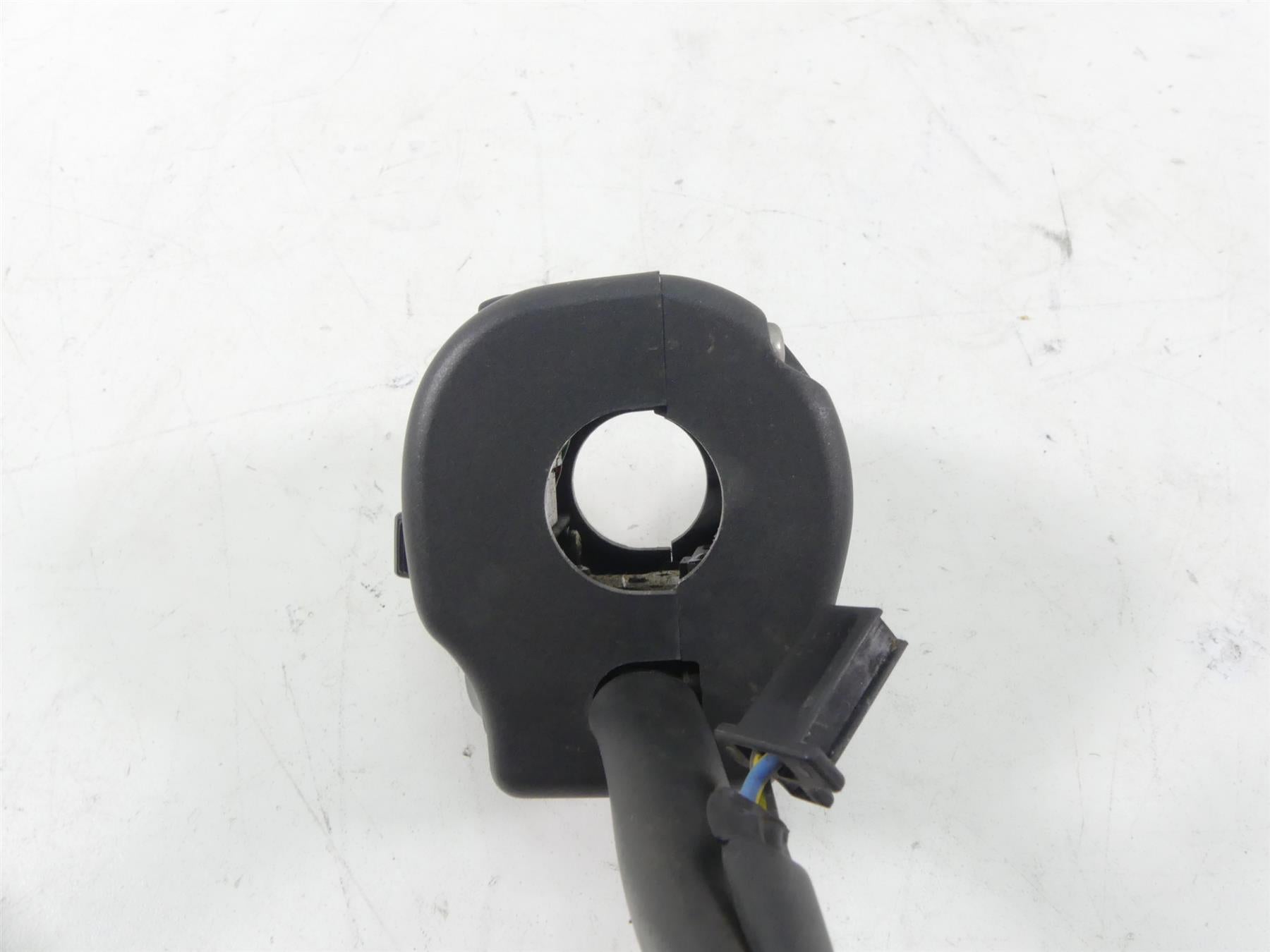 2007 Yamaha XVS1300 V-Star Left Hand Light Horn Control Switch 3D8-83973-00-00 {{ shop.shopifyCountryName }} - Mototech271