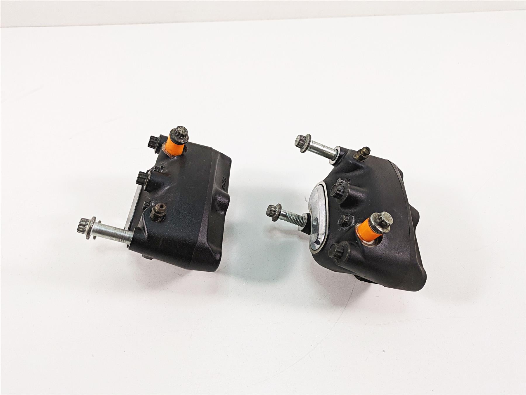 2006 Harley Touring FLHXI Street Glide Front Brake Caliper Set 44023-00 44046-00 {{ shop.shopifyCountryName }} - Mototech271
