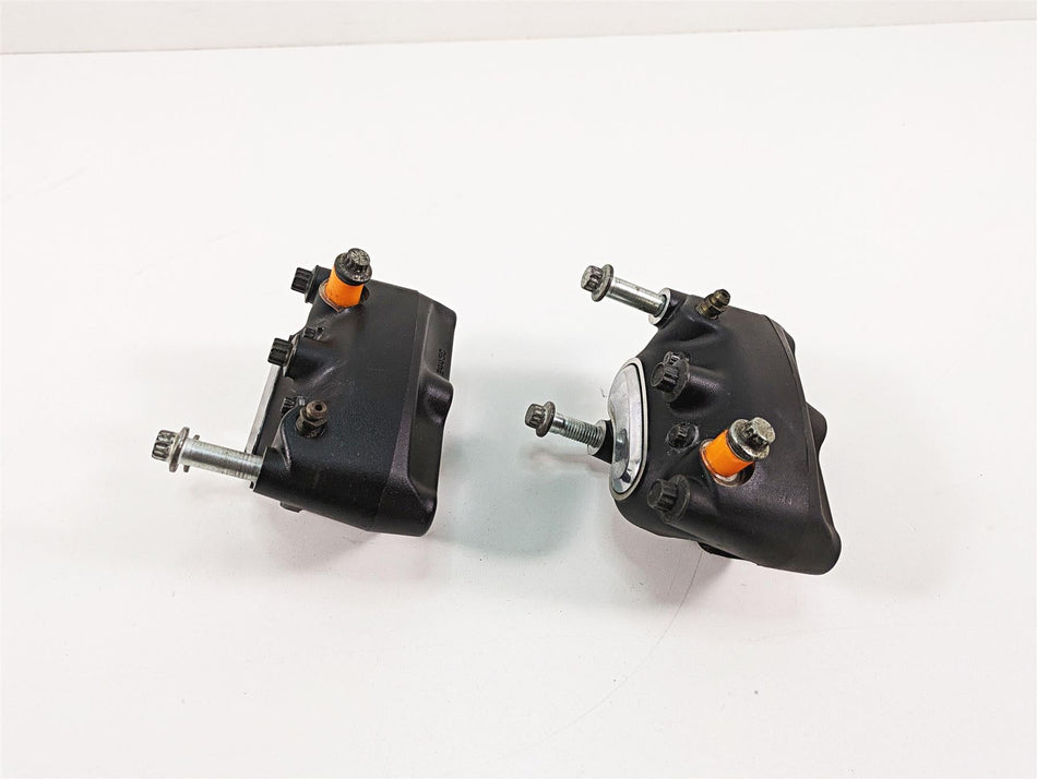 2006 Harley Touring FLHXI Street Glide Front Brake Caliper Set 44023-00 44046-00 {{ shop.shopifyCountryName }} - Mototech271