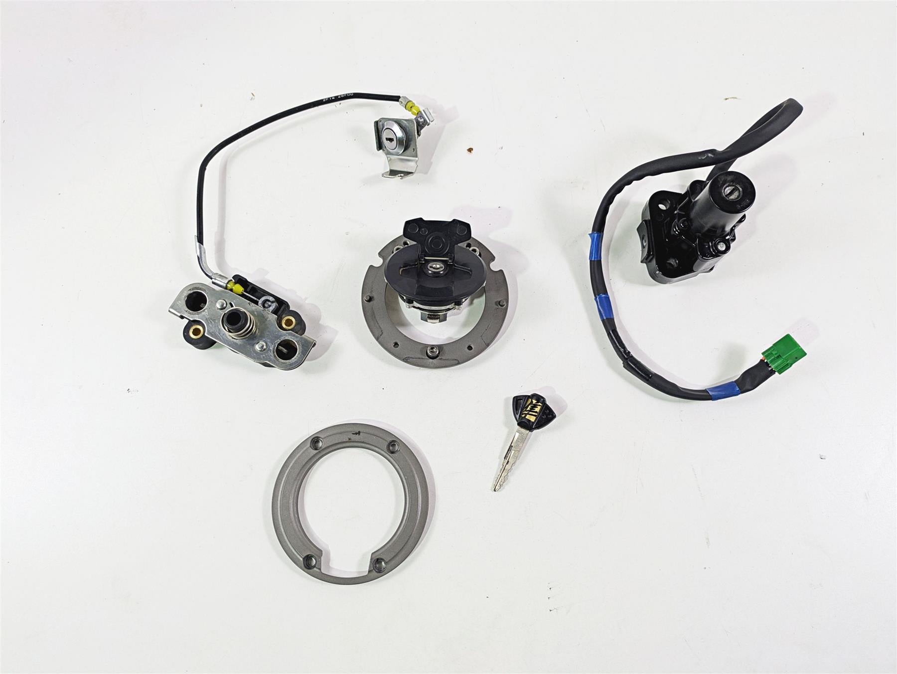 2023 Suzuki GSX1300 RR Hayabusa Ignition Switch Key Lock Set 37104-10820 {{ shop.shopifyCountryName }} - Mototech271