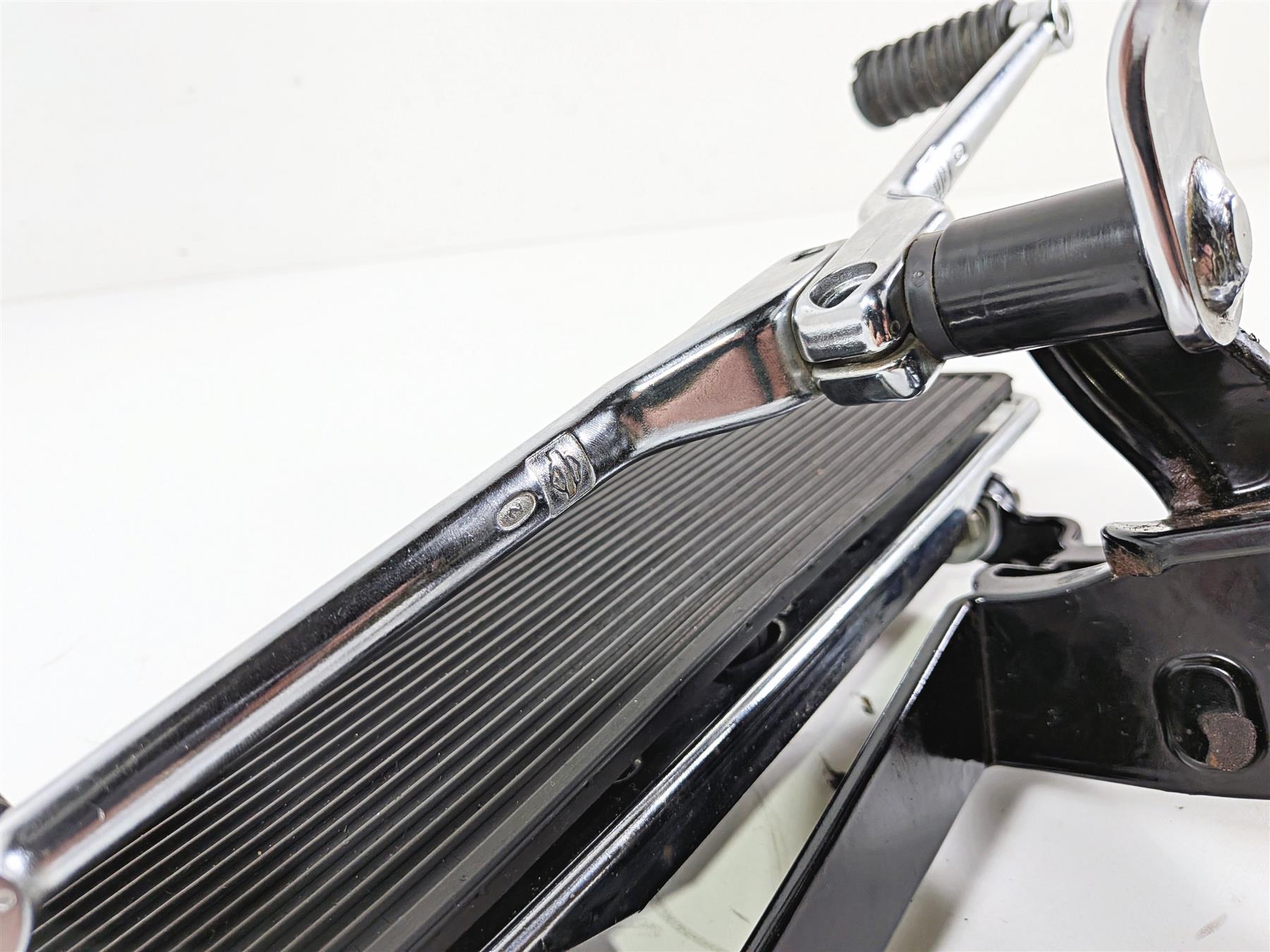 2012 Harley Softail FLSTF Fat Boy Left Front Floorboard Shifter Set 33630-07A {{ shop.shopifyCountryName }} - Mototech271