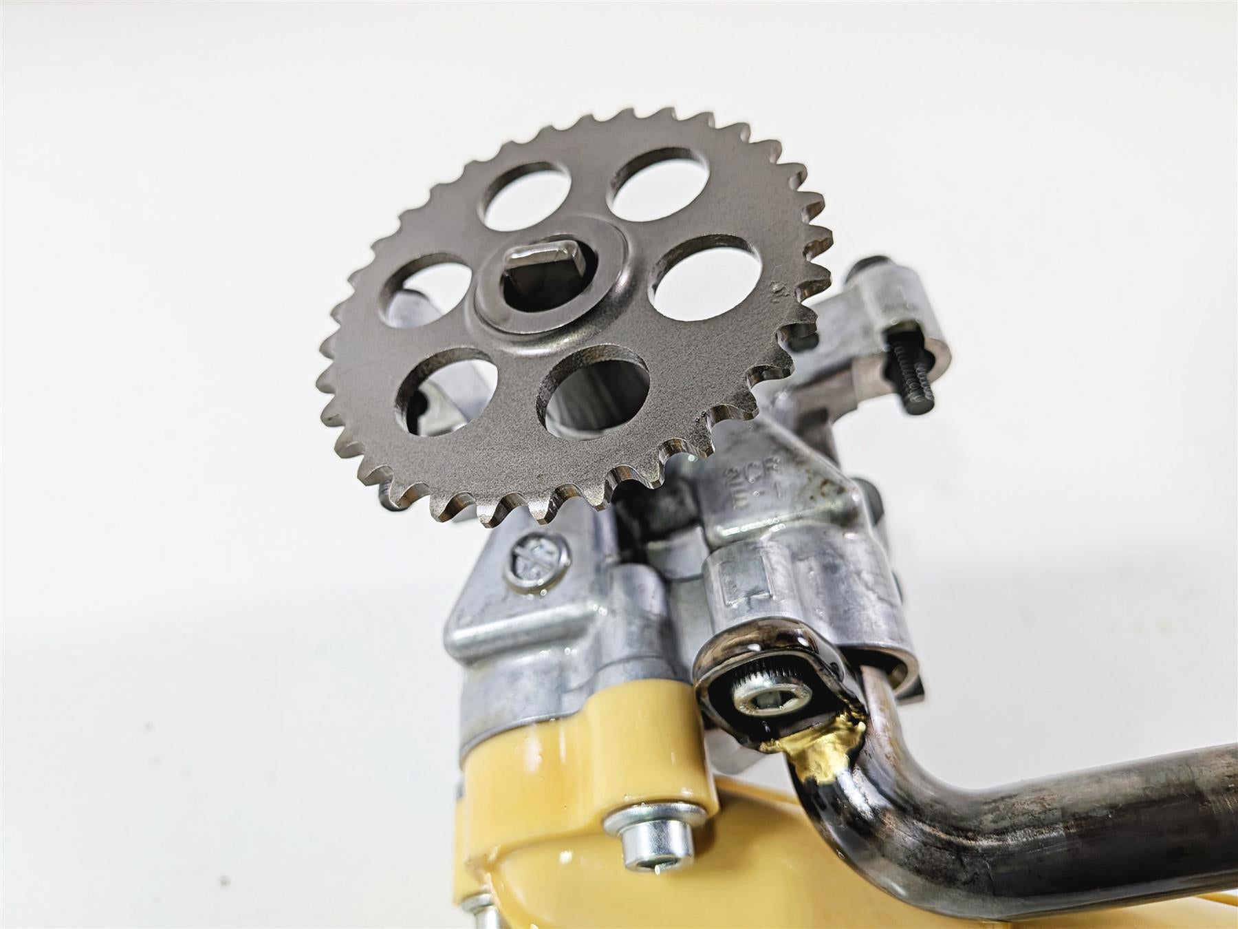 2016 Yamaha YZF R1 RN32 Oil Pump & Pick Up Tube -Tested 2CR-13300-00-00 {{ shop.shopifyCountryName }} - Mototech271