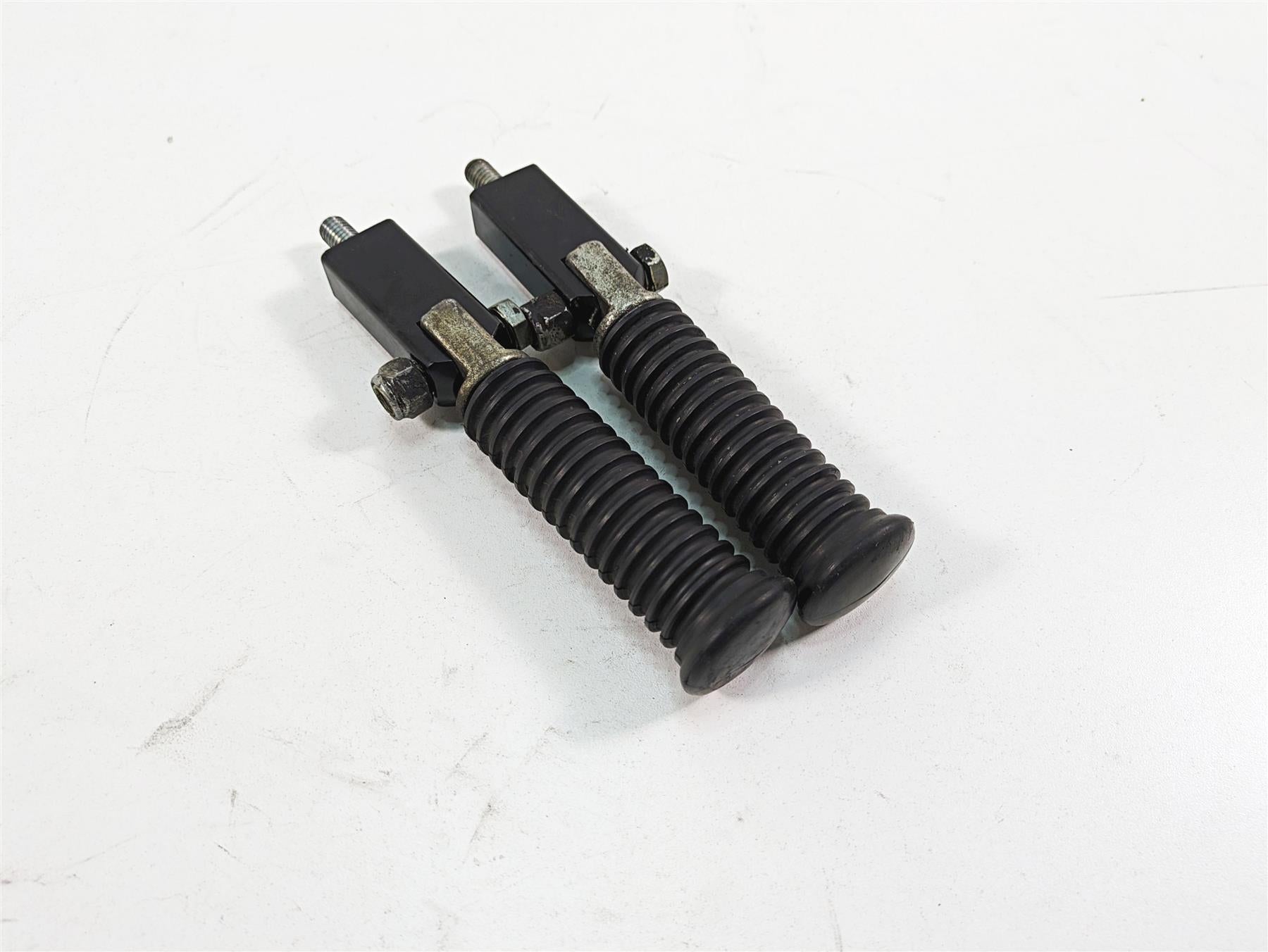 1986 Harley Sportster XLH 883 Rear Passenger Foot Peg Set 50615-83 {{ shop.shopifyCountryName }} - Mototech271