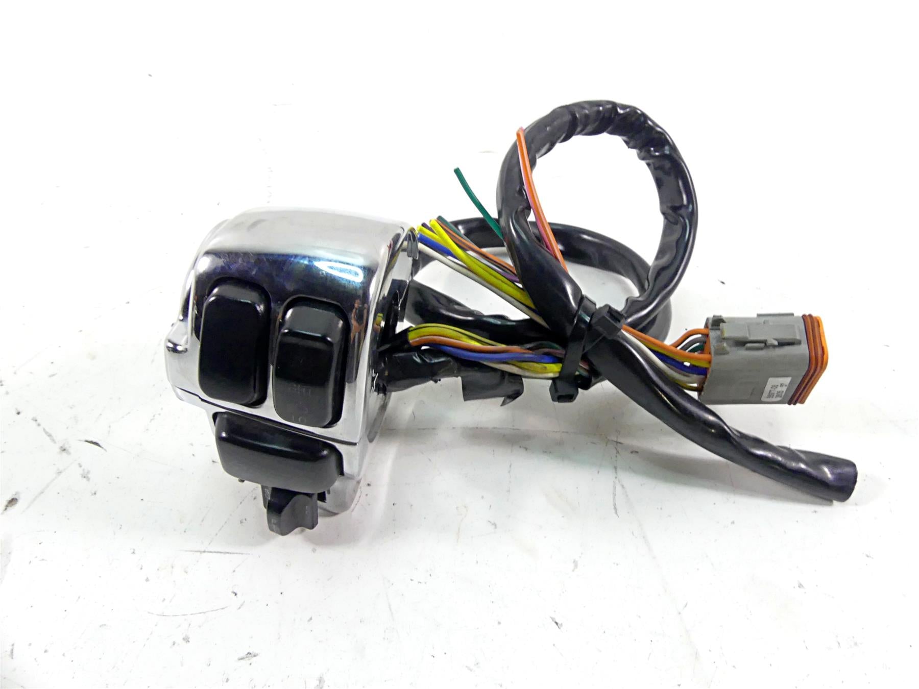 2006 Harley Touring FLHTCU SE E-Glide Left Hand Chrome Control Switch 71597-96B | Mototech271