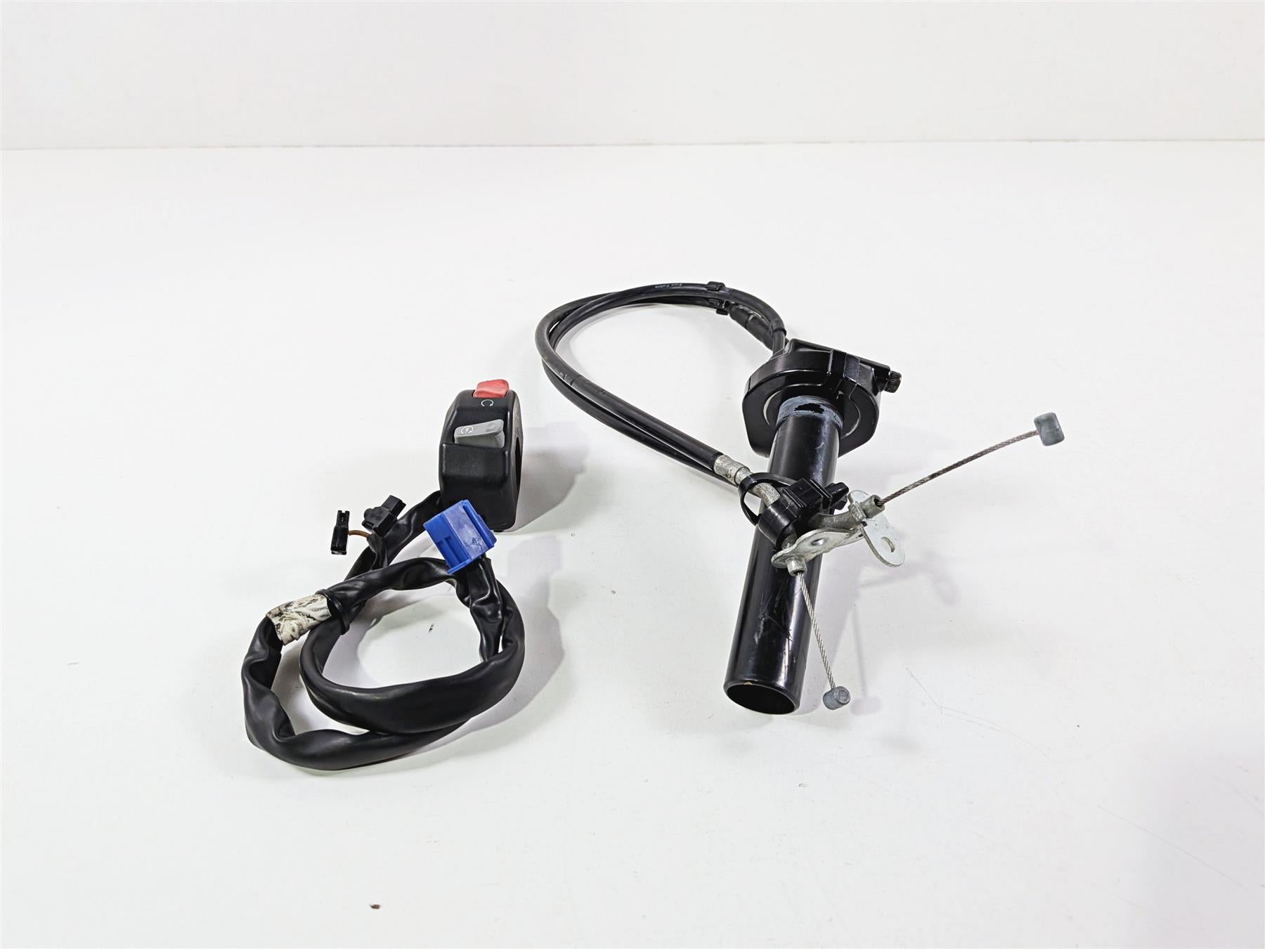 2008 Yamaha YZF R1 RN19 Right Hand Control Switch & Throttle Grip 4C8-83975-00 {{ shop.shopifyCountryName }} - Mototech271