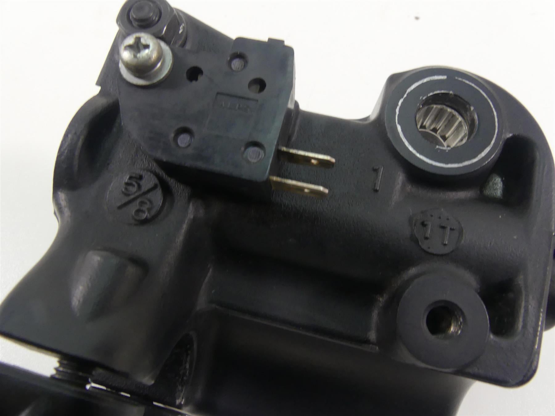 2013 Triumph Rocket 3 Touring Front Nissin Brake Master Cylinder 5/8 T2028025 {{ shop.shopifyCountryName }} - Mototech271