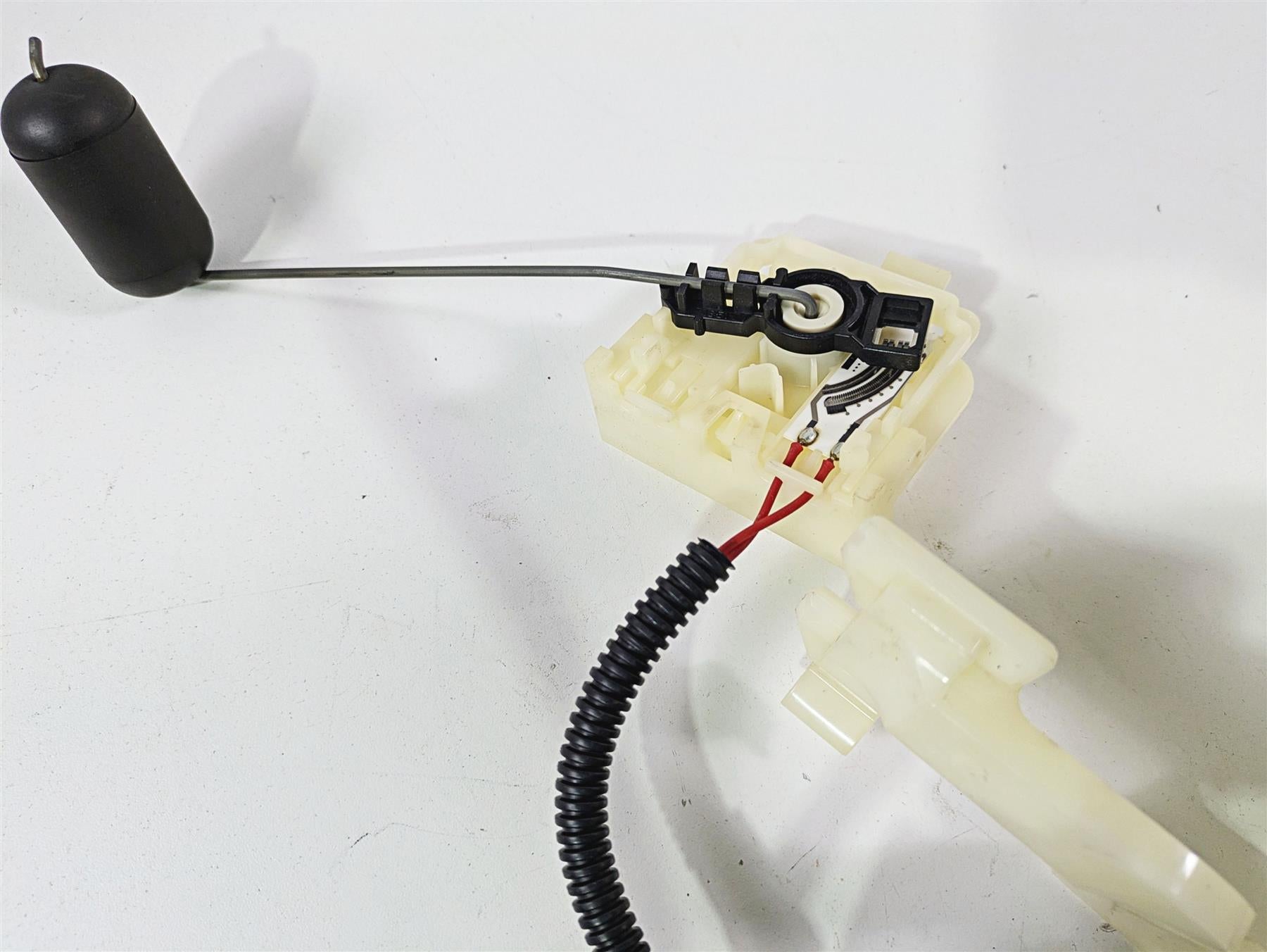 2014 Harley FLS Softail Slim Fuel Gas Petrol Pump - Tested 75252-11A 75284-08A {{ shop.shopifyCountryName }} - Mototech271