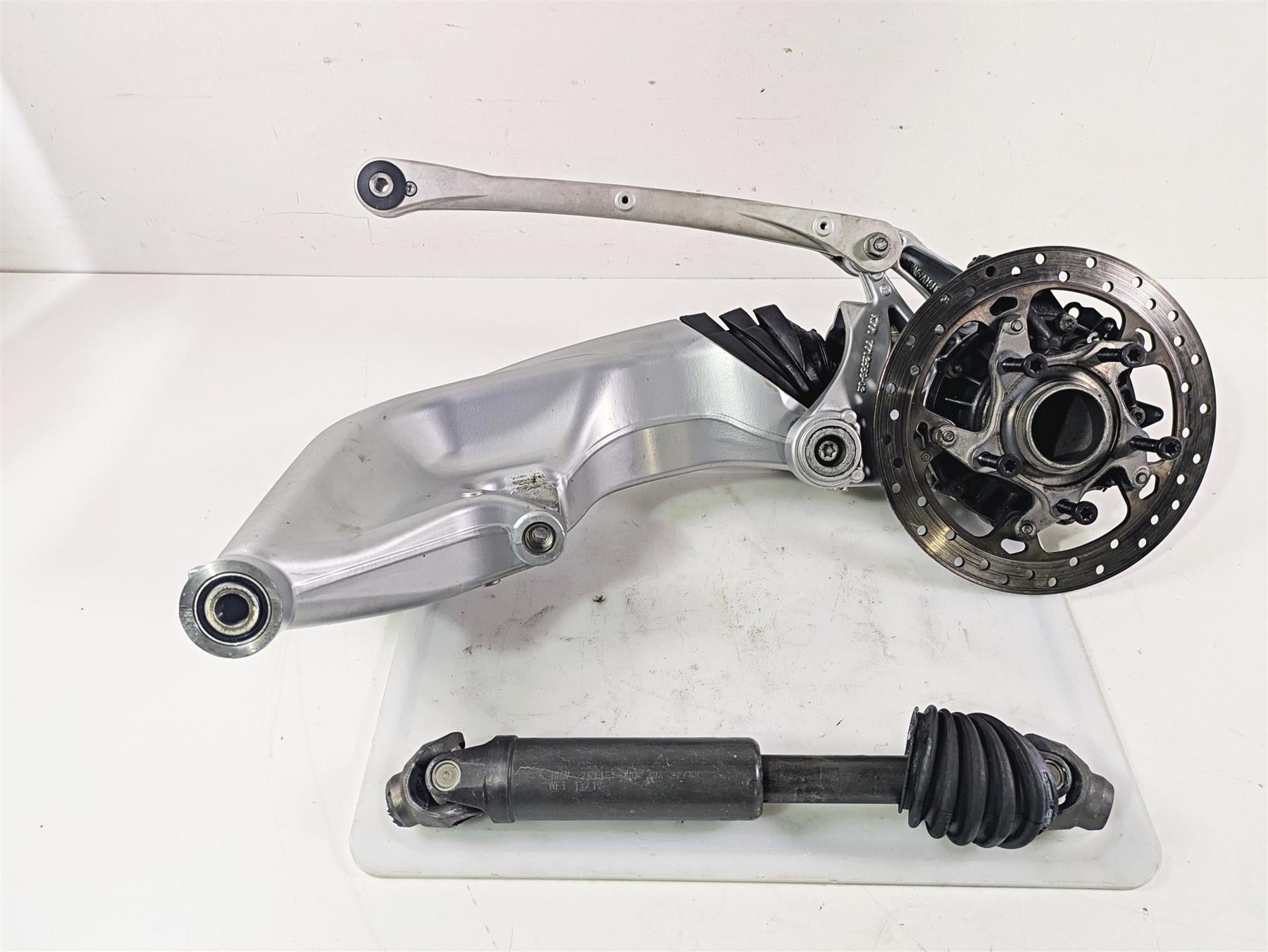 2010 BMW R1200GS K25 Swingarm Differential Drive Shaft 32:11 33117726889 {{ shop.shopifyCountryName }} - Mototech271
