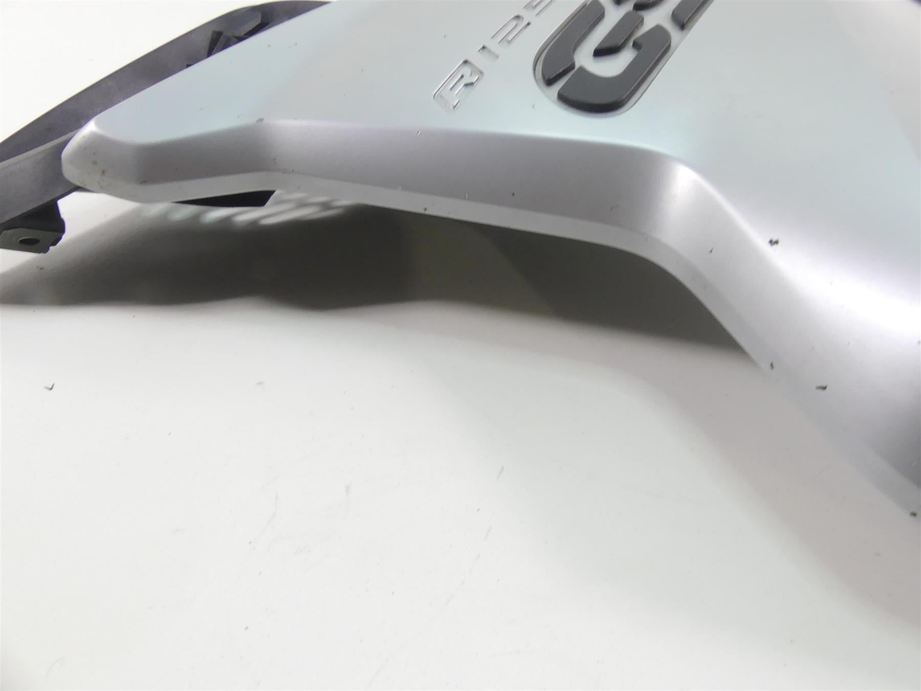 2019 BMW R1250GS K50 Left Side Intake Fairing & Emblem 46638556655 46638392881 {{ shop.shopifyCountryName }} - Mototech271