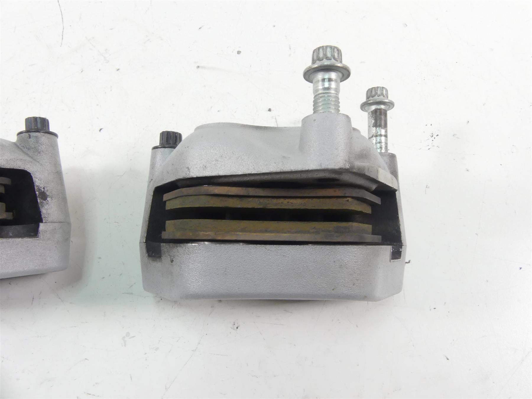 2004 Harley Softail FXSTD SE CVO Deuce Front Brake Caliper Set 44381-99 44382-99 {{ shop.shopifyCountryName }} - Mototech271