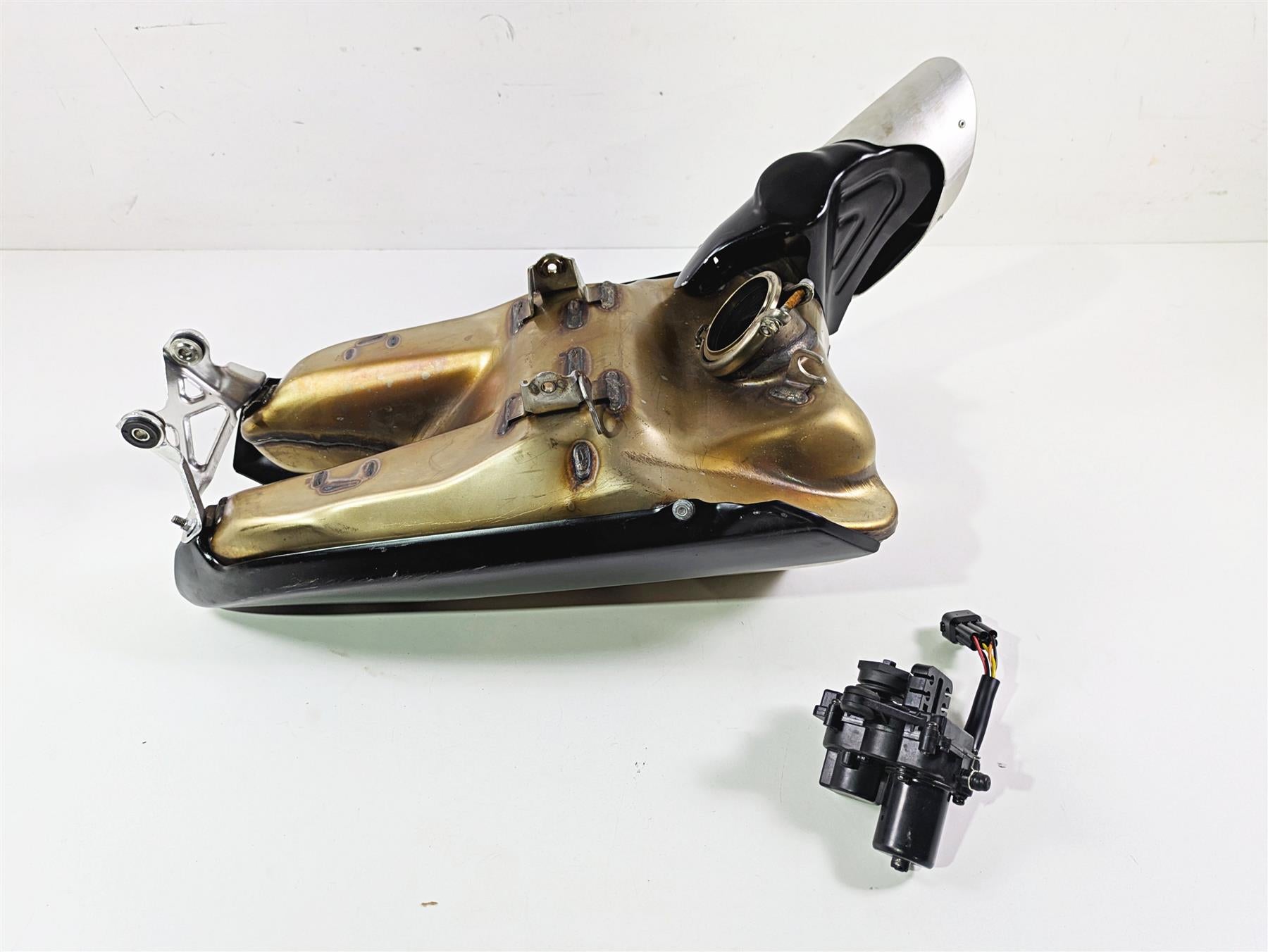 2022 Ducati Streetfighter V2 Exhaust Muffler Pipe Silencer Servo Motor 57315372A