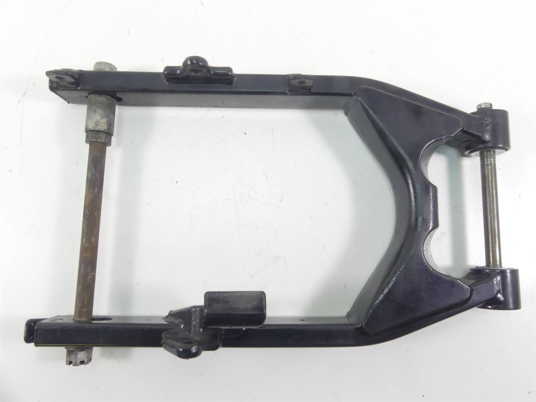 2003 Harley Dyna 100TH FXDL Low Rider Rear Swingarm Swing Arm + Axle 47820-00A {{ shop.shopifyCountryName }} - Mototech271