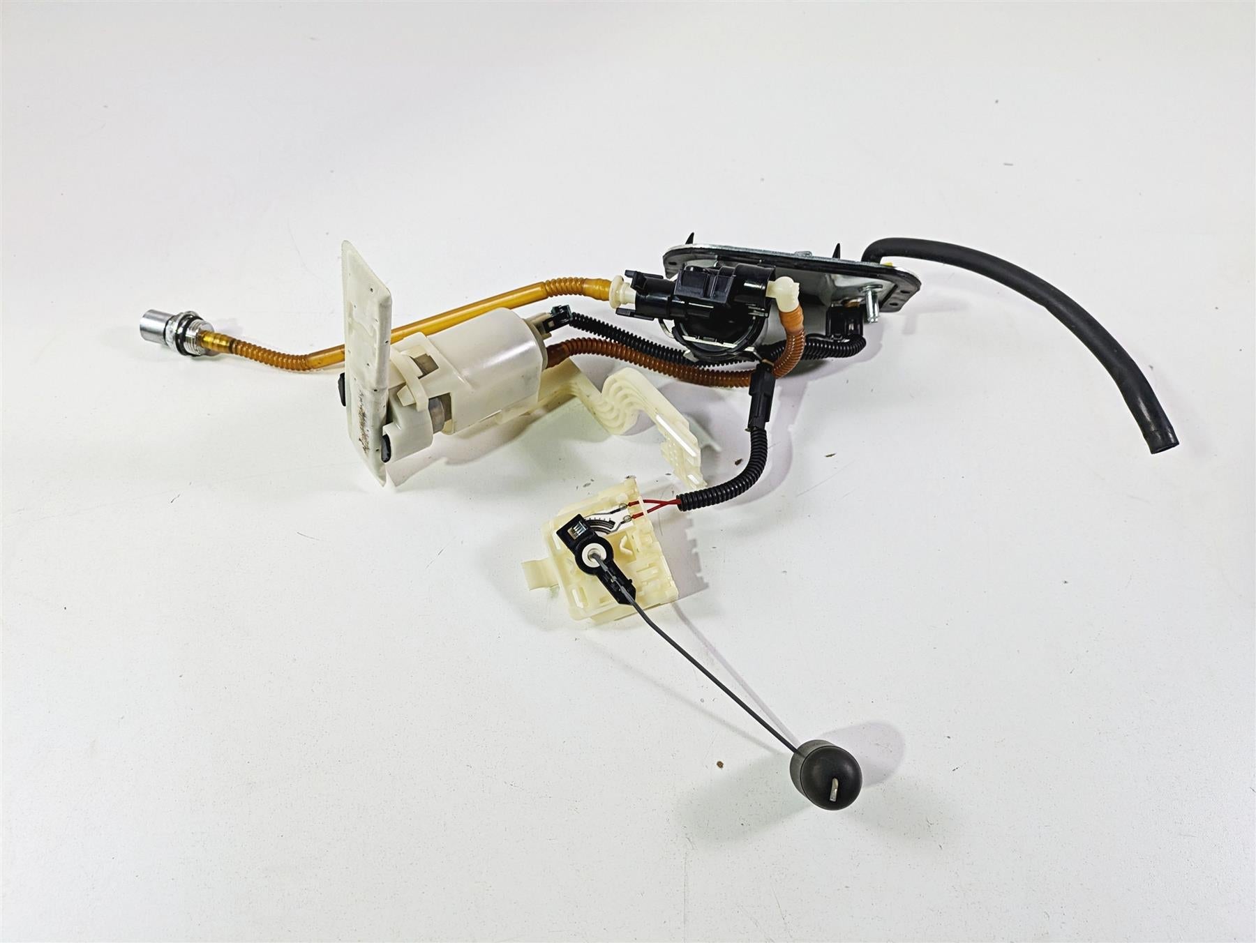 2014 Harley FLS Softail Slim Fuel Gas Petrol Pump - Tested 75252-11A 75284-08A {{ shop.shopifyCountryName }} - Mototech271