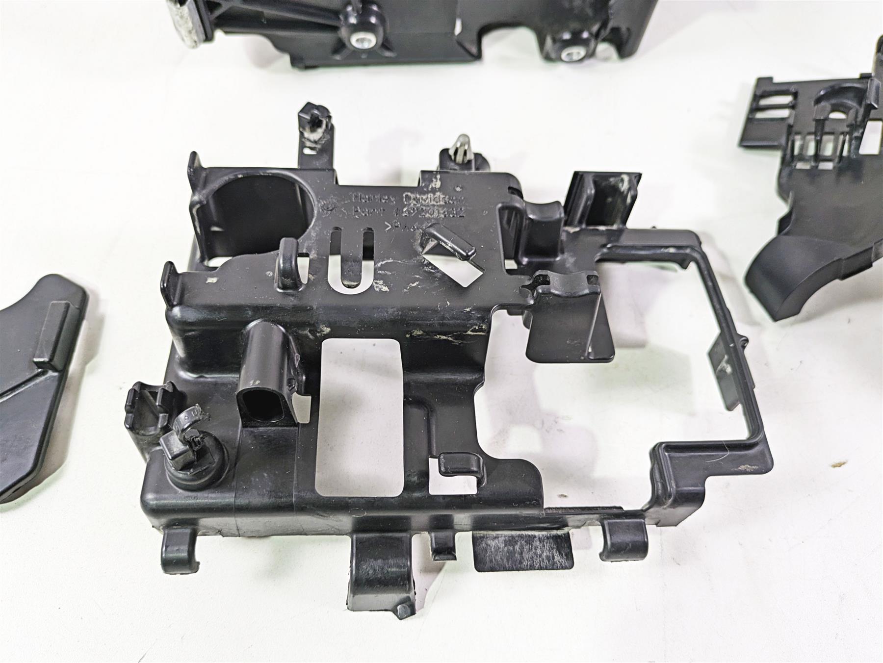 2020 Harley Softail FXST Standard Electrical Battery Carrier Set 69201632 {{ shop.shopifyCountryName }} - Mototech271