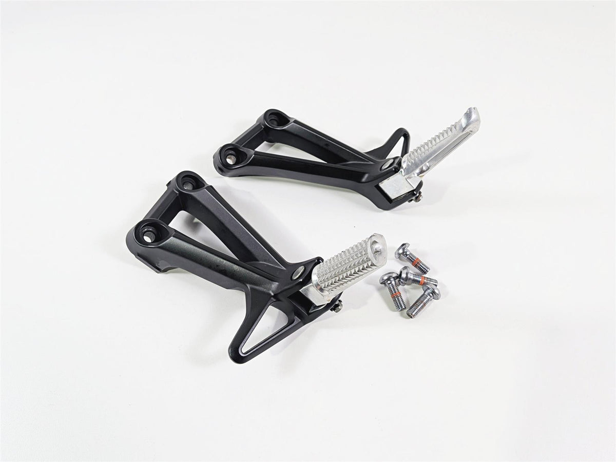 2023 Yamaha MT10 MTN1000 Rear Passenger Footpeg Rest Set 1RC-2741L-01-00 {{ shop.shopifyCountryName }} - Mototech271