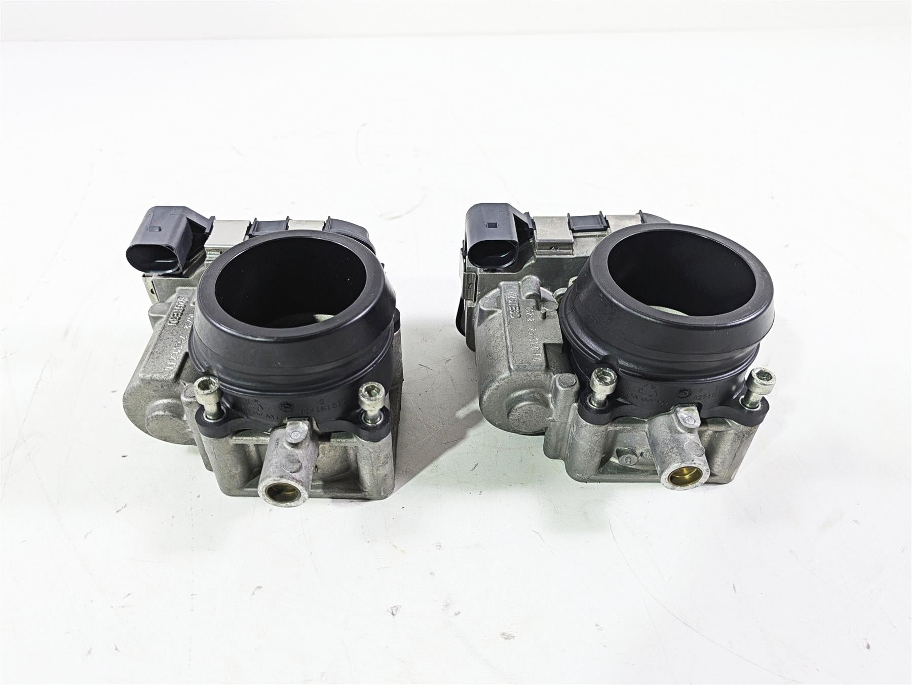 2018 Ducati Hypermotard 939 SP Throttle Fuel Injection Body Set 28240904A {{ shop.shopifyCountryName }} - Mototech271