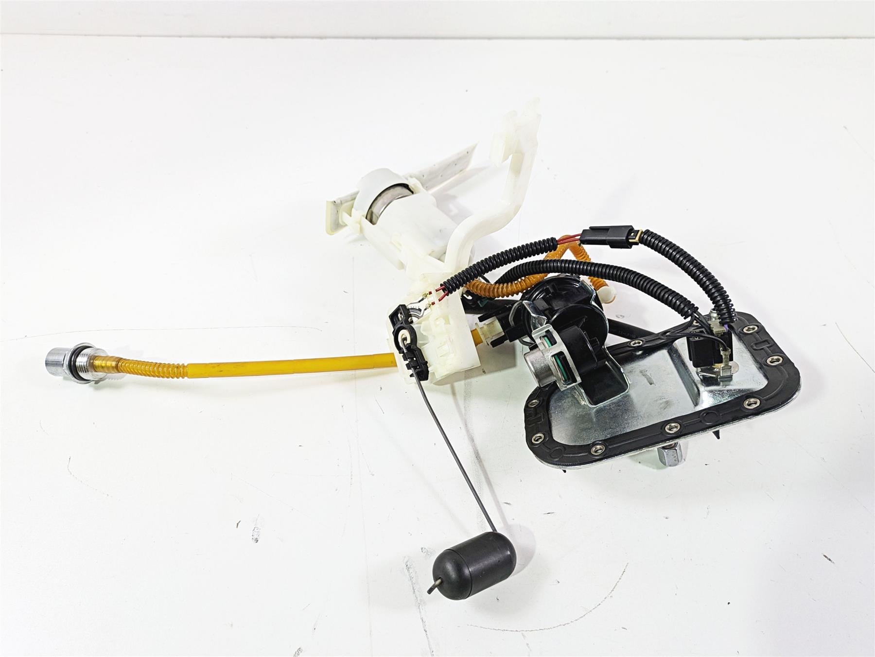 2017 Harley FLS Softail Slim Fuel Gas Petrol Pump - Tested 75252-11A 75284-08A {{ shop.shopifyCountryName }} - Mototech271