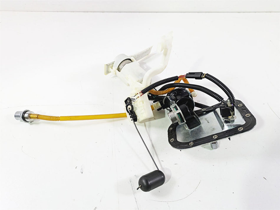 2017 Harley FLS Softail Slim Fuel Gas Petrol Pump - Tested 75252-11A 75284-08A {{ shop.shopifyCountryName }} - Mototech271