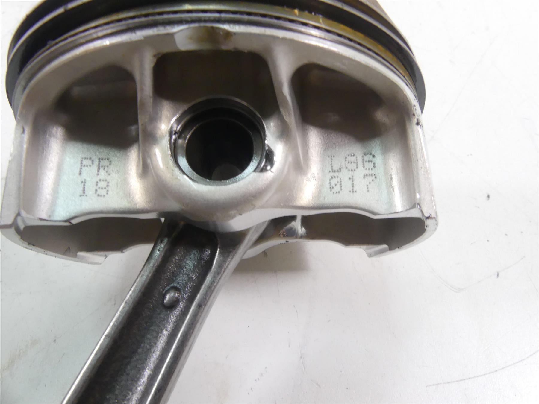 2018 Mv Agusta F3 800 RC Oem Piston & Connecting Rod Set 8000C5070 8000B1994 {{ shop.shopifyCountryName }} - Mototech271