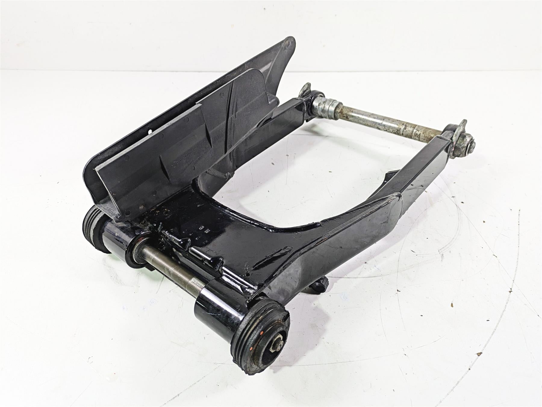 2007 Harley Touring FLHTCU SE CVO E-Glide Rear Swingarm Swing Arm 1" 47549-02A {{ shop.shopifyCountryName }} - Mototech271