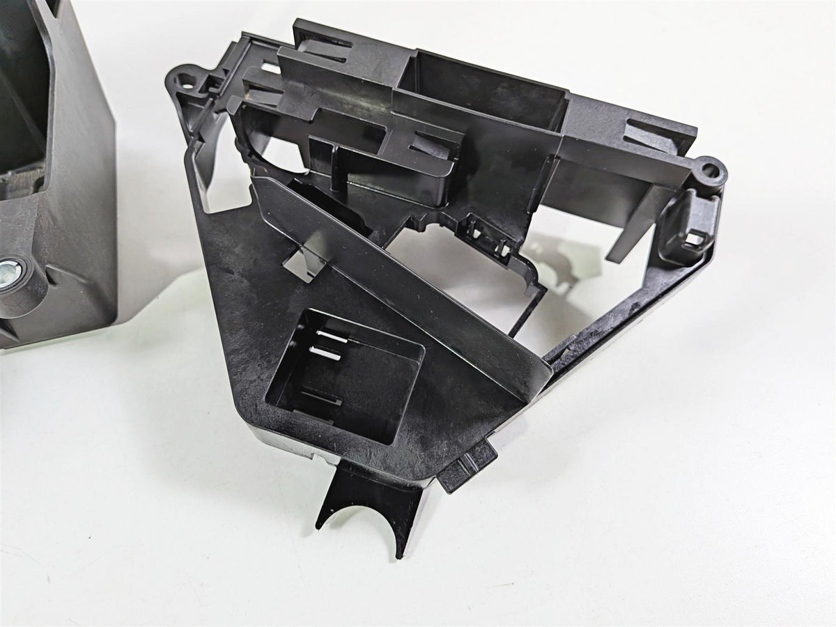 2014 Harley Touring FLHTK Electra Glide Battery & Ecm Holder - Read 66000010A-Mototech271