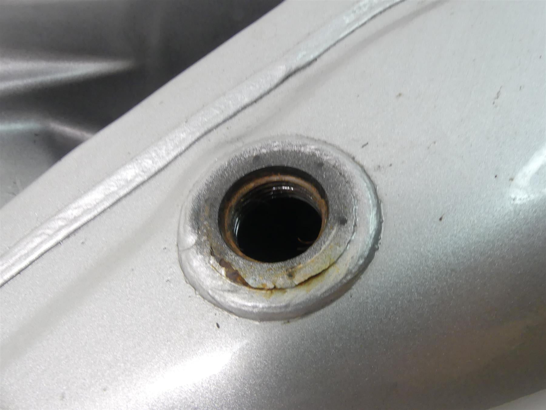 2010 Harley Touring FLHX Street Glide Fuel Gas Petrol Tank -Dented 61356-08 {{ shop.shopifyCountryName }} - Mototech271