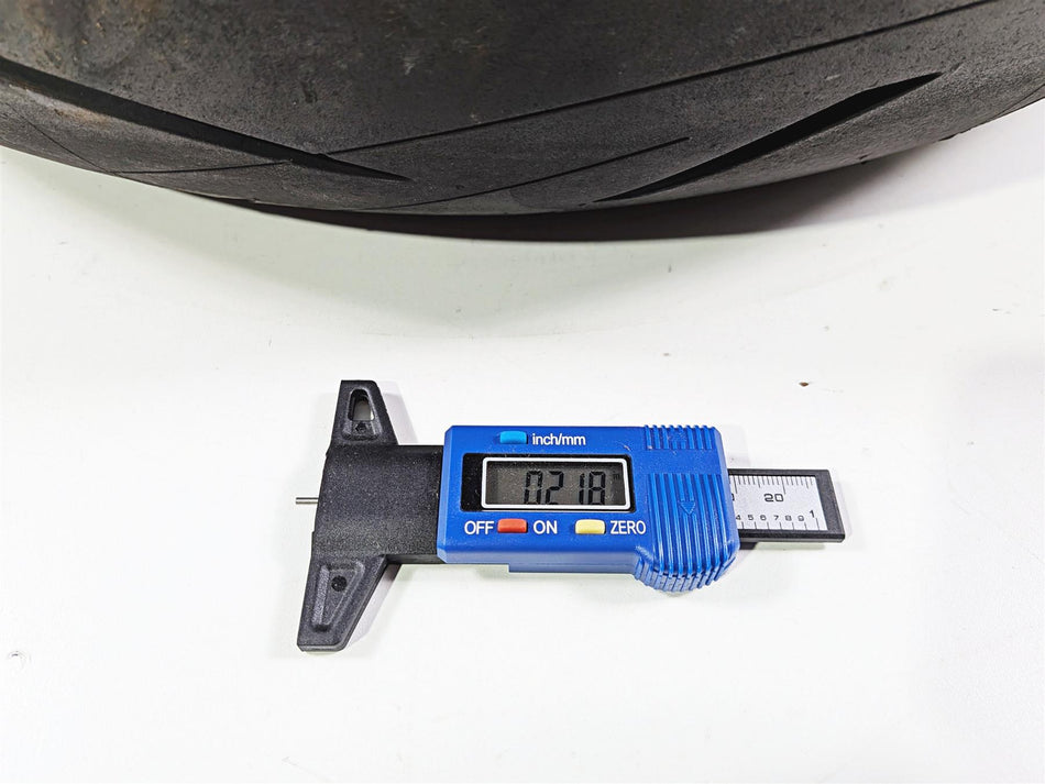 Used Motorcycle Rear Tire Dunlop Sportmax Roadsport 2 190/50R17 45238822 {{ shop.shopifyCountryName }} - Mototech271