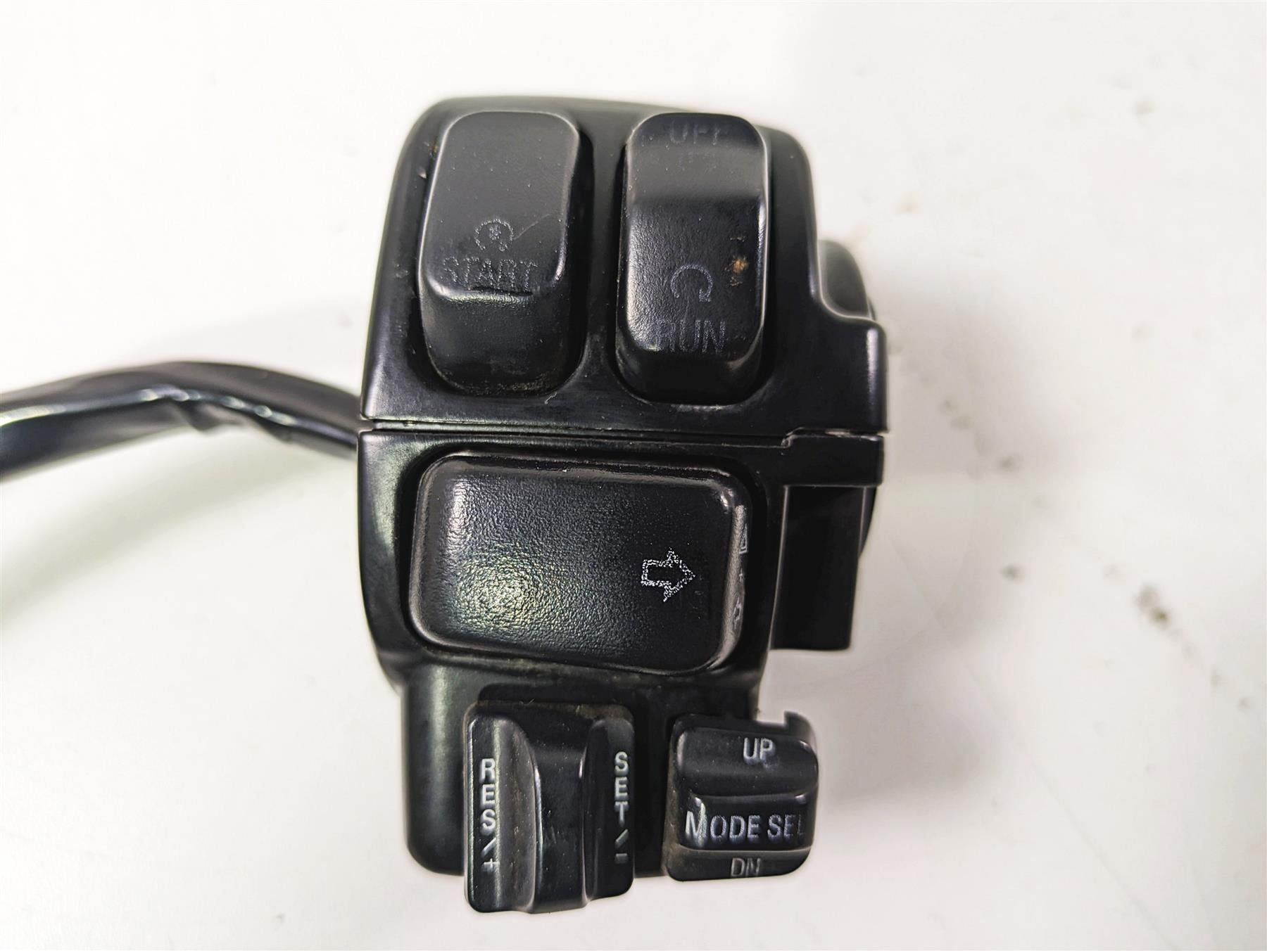2003 Harley Touring FLHTCUI 100TH E-Glide Right Hand Control Switch 71589-96B {{ shop.shopifyCountryName }} - Mototech271