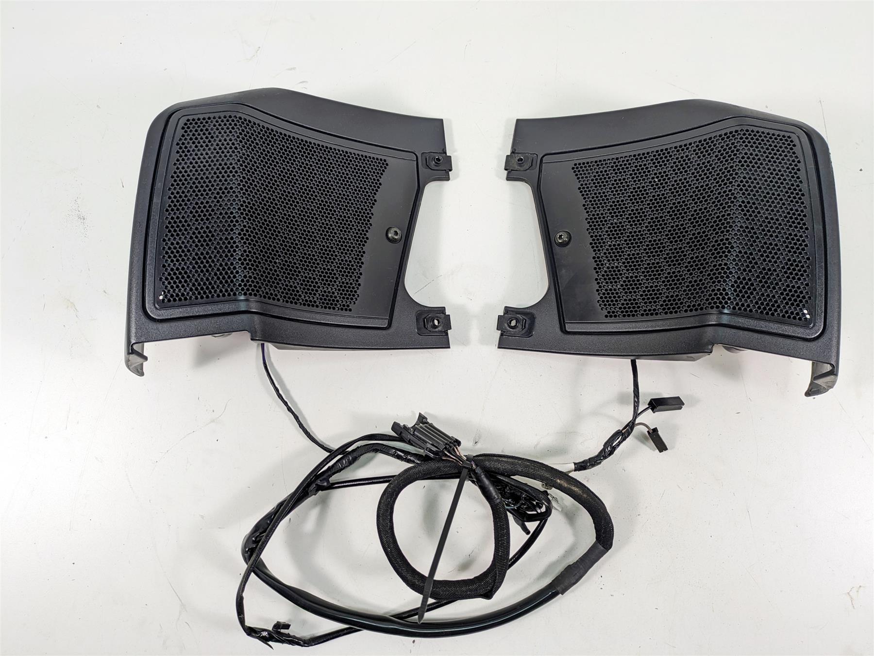 2011 Victory Cross Country Trunk Speaker & Cover Set 5438425 {{ shop.shopifyCountryName }} - Mototech271
