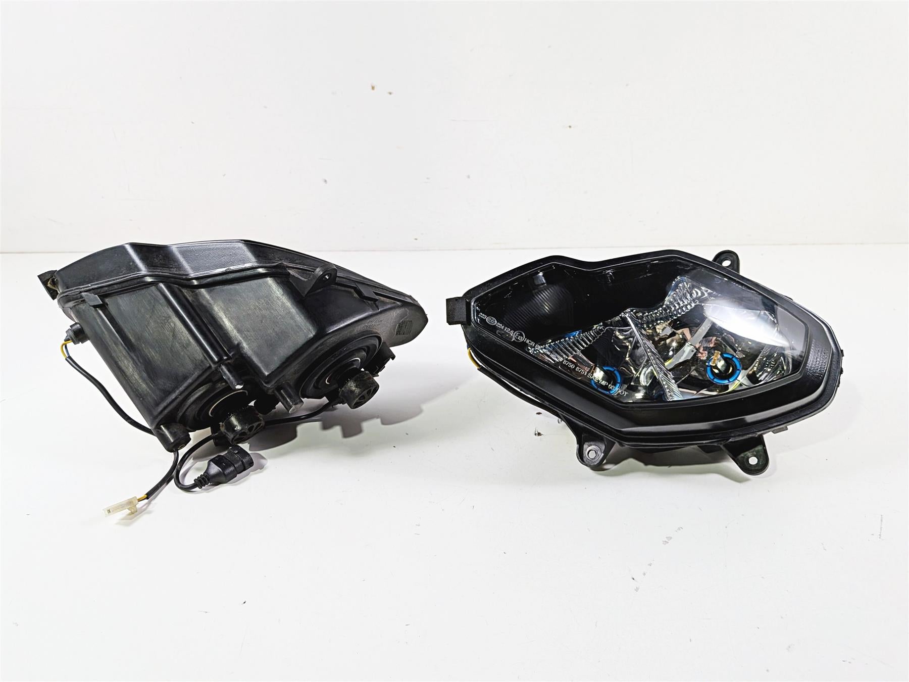 2008 Aprilia RSVR 1000 Factory Headlight Head Light Lamp Set AP8127152 AP8127283 {{ shop.shopifyCountryName }} - Mototech271
